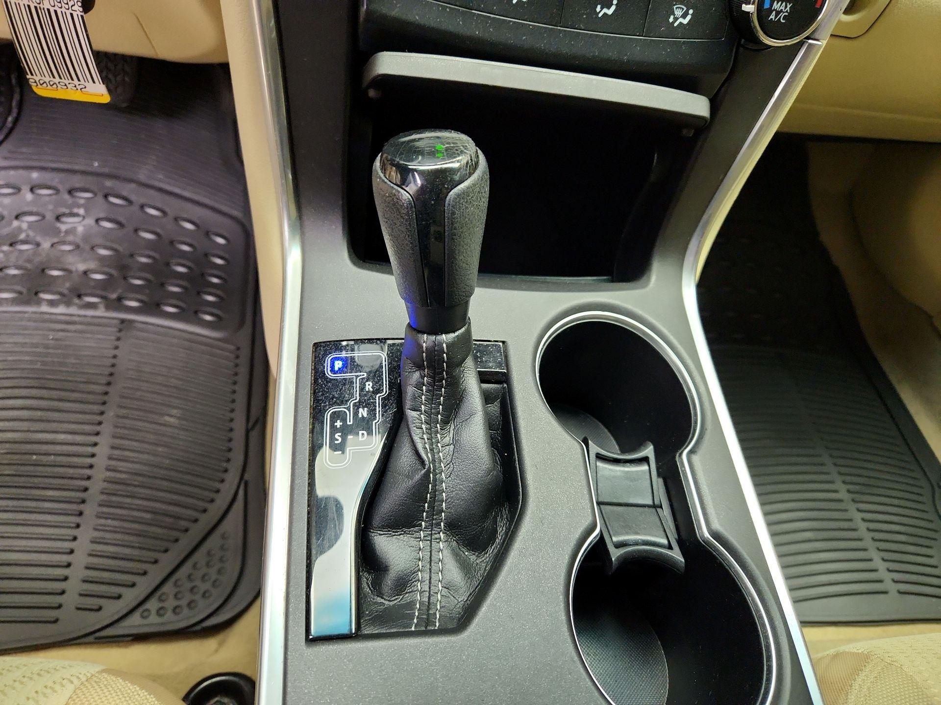 Thumbnail: 2015 Toyota Camry - 17