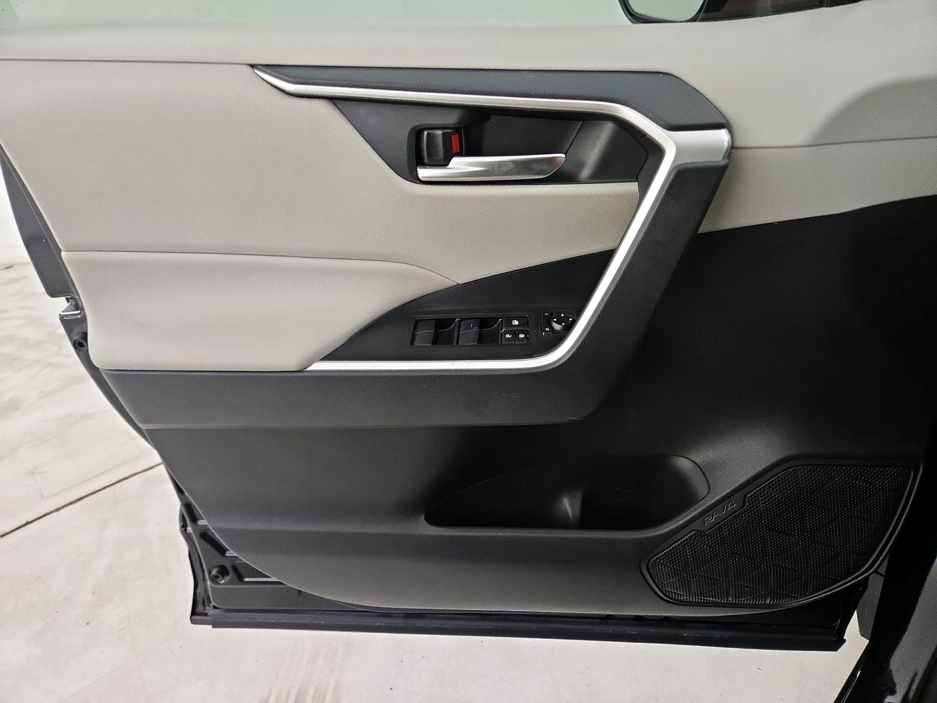 Thumbnail: 2021 Toyota RAV4 - 12