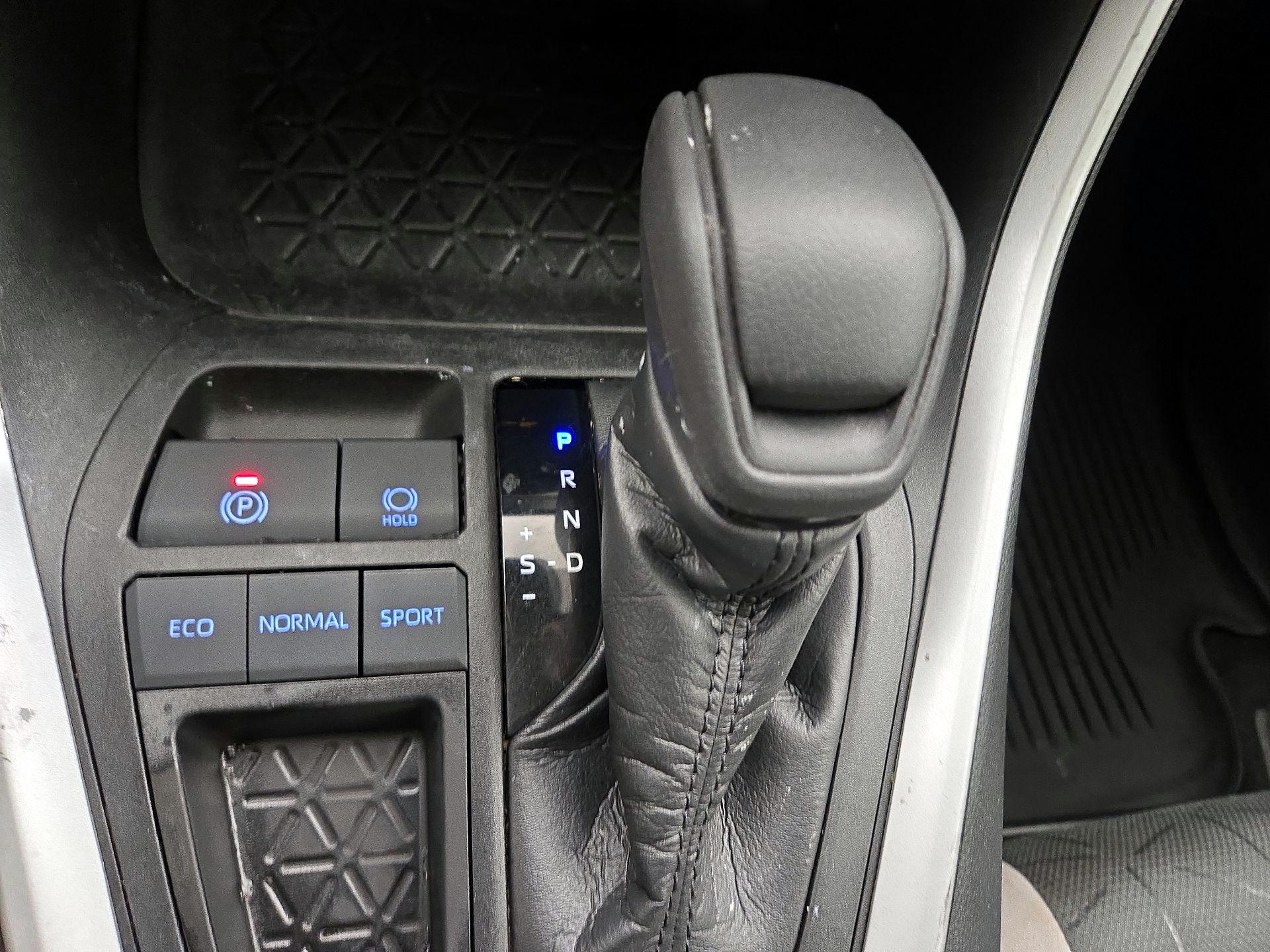 Thumbnail: 2021 Toyota RAV4 - 17