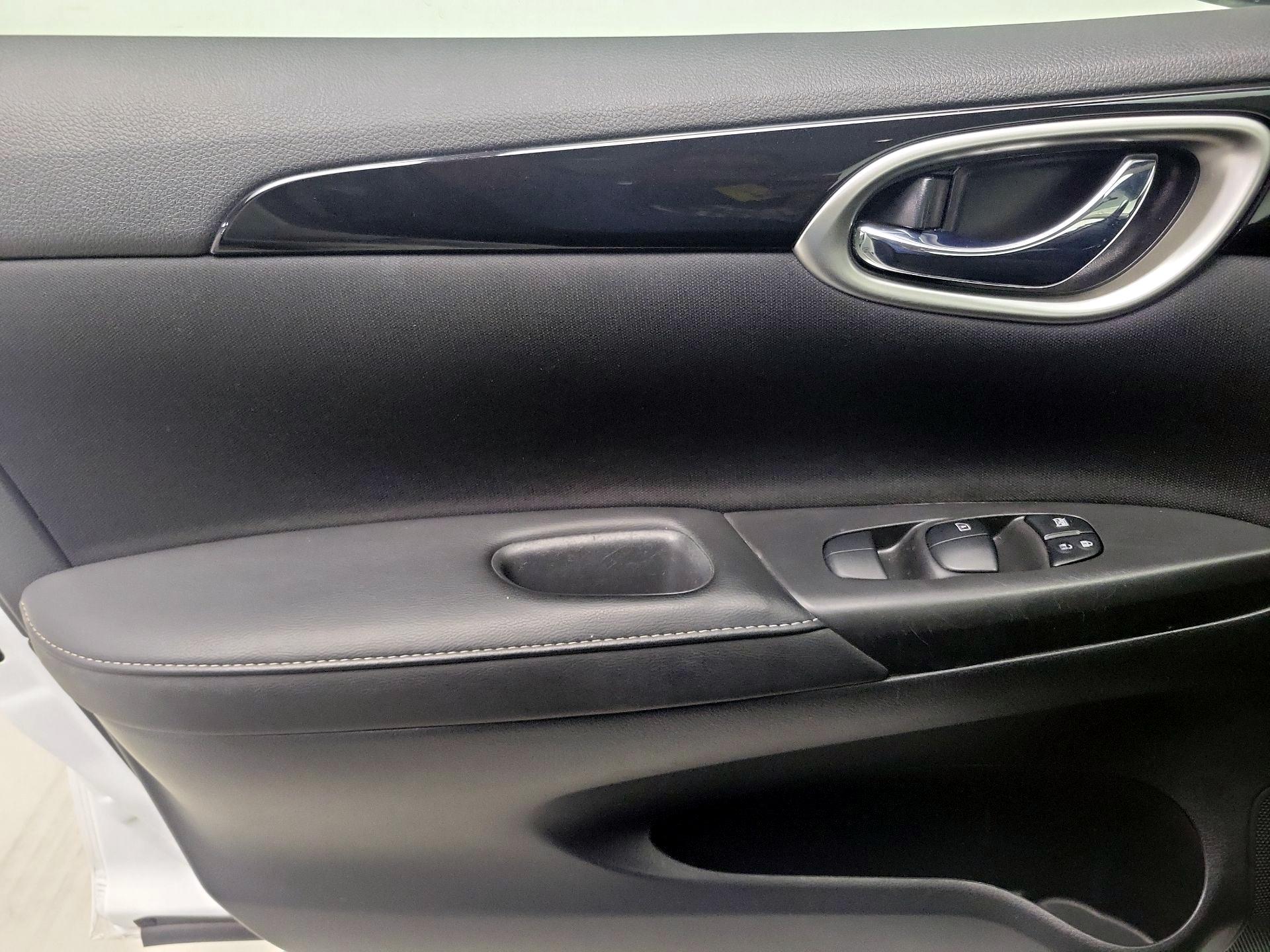 Thumbnail: 2019 Nissan Sentra - 12