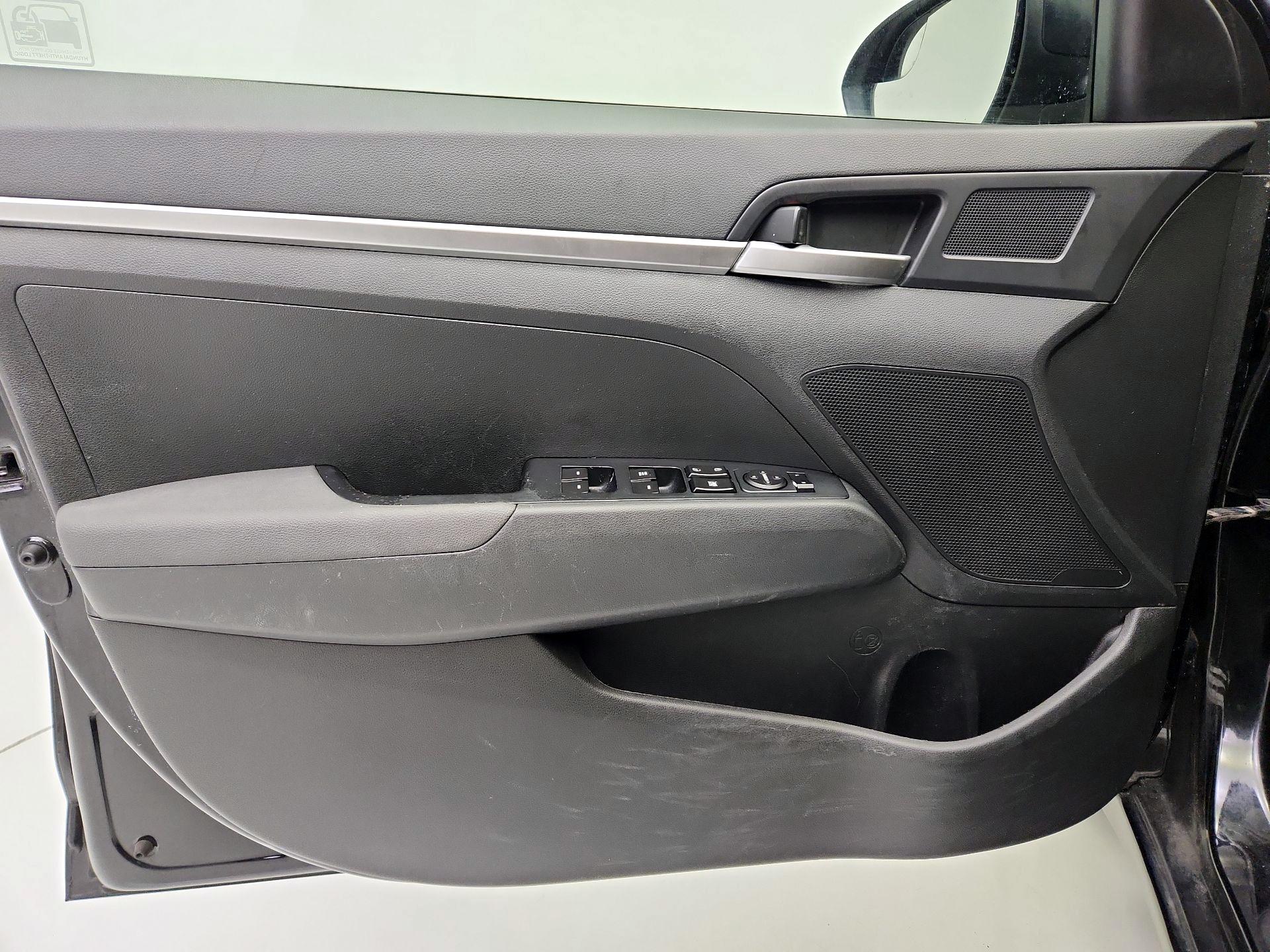 Thumbnail: 2019 Hyundai Elantra - 12