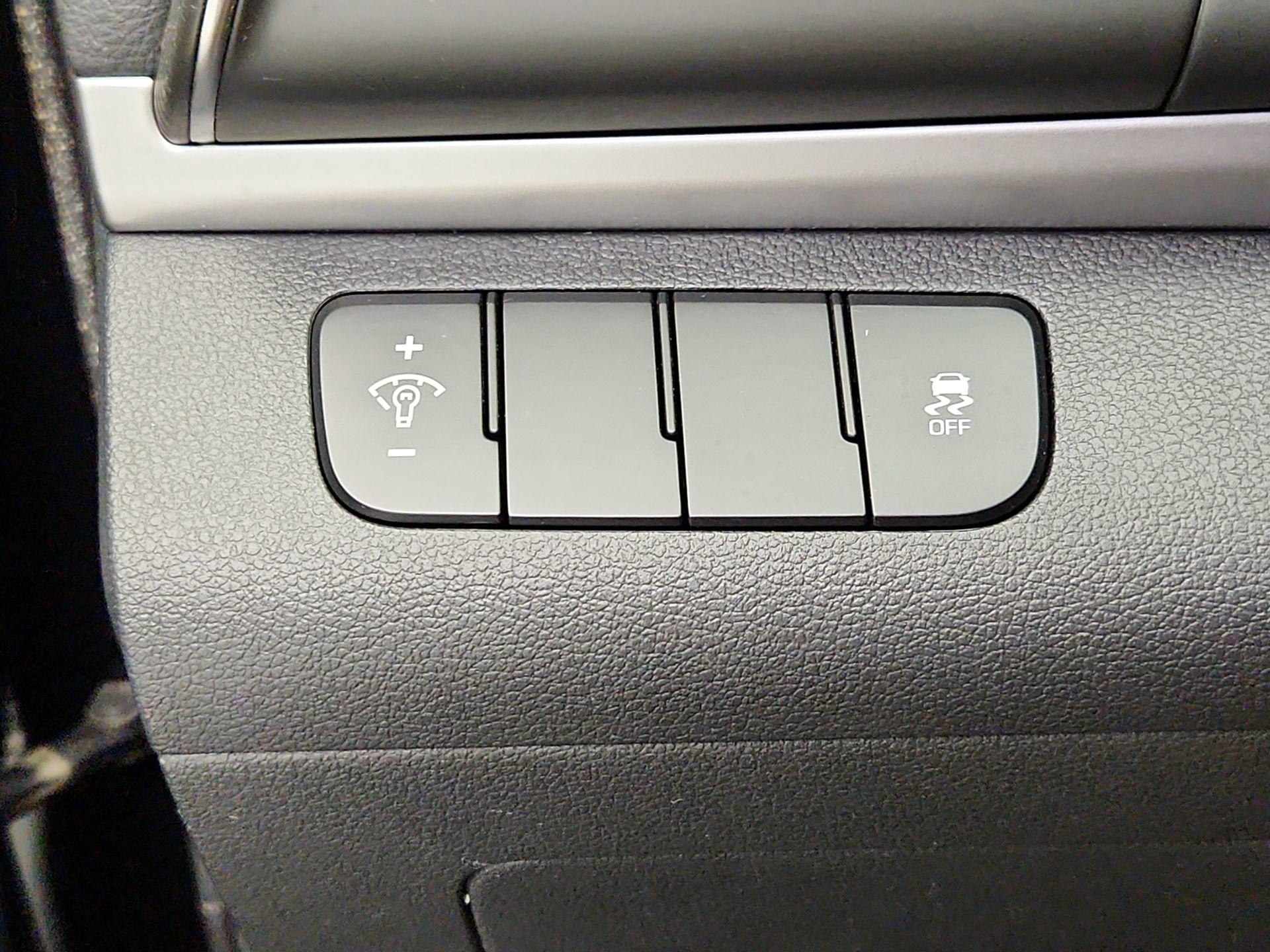 Thumbnail: 2019 Hyundai Elantra - 13