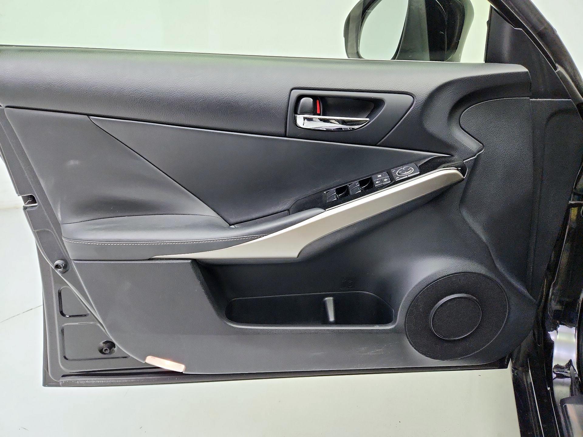 Thumbnail: 2015 Lexus IS - 12