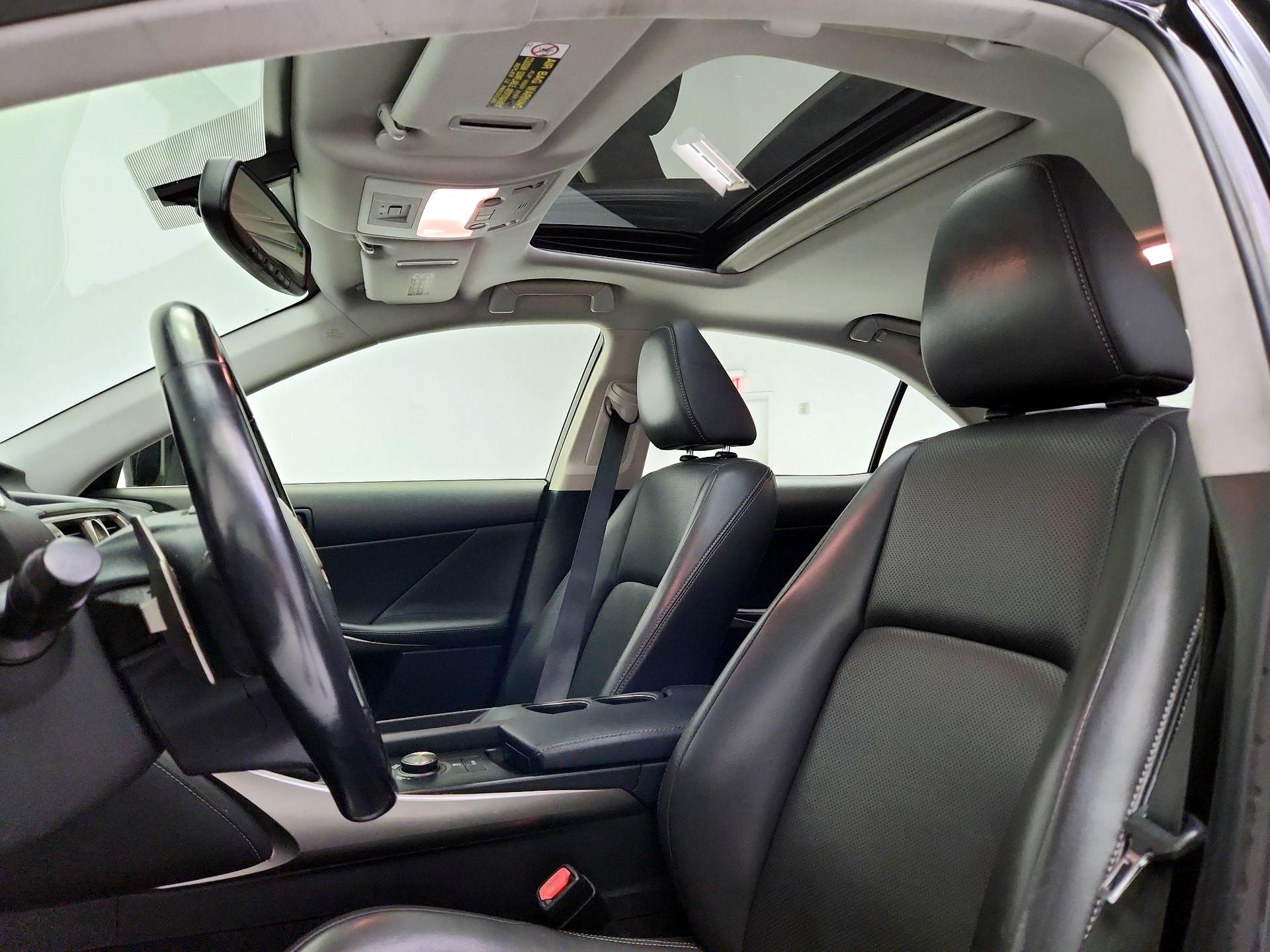 Thumbnail: 2015 Lexus IS - 19