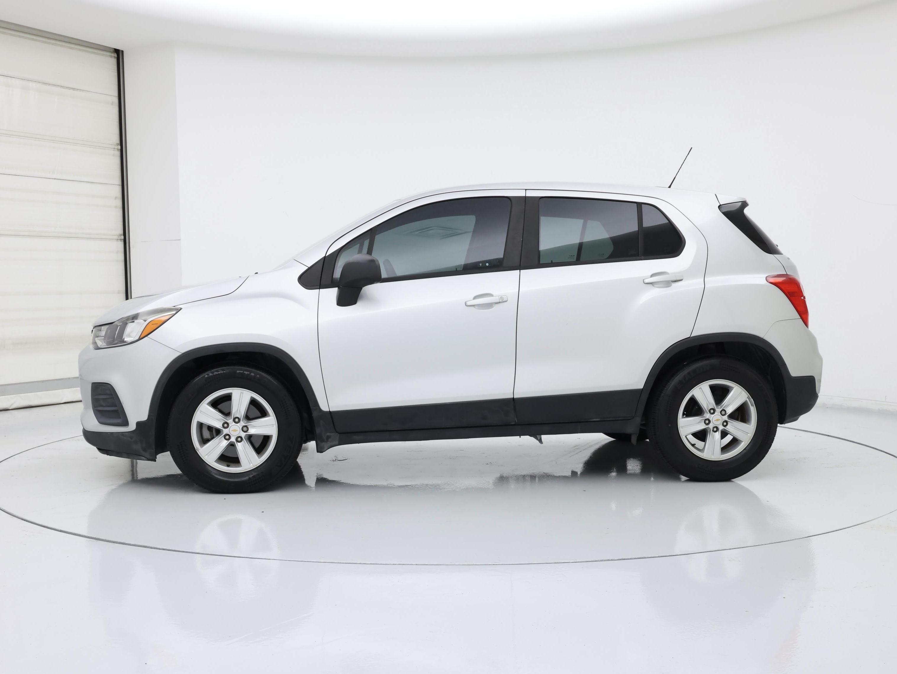 Thumbnail: 2020 Chevrolet Trax - 3