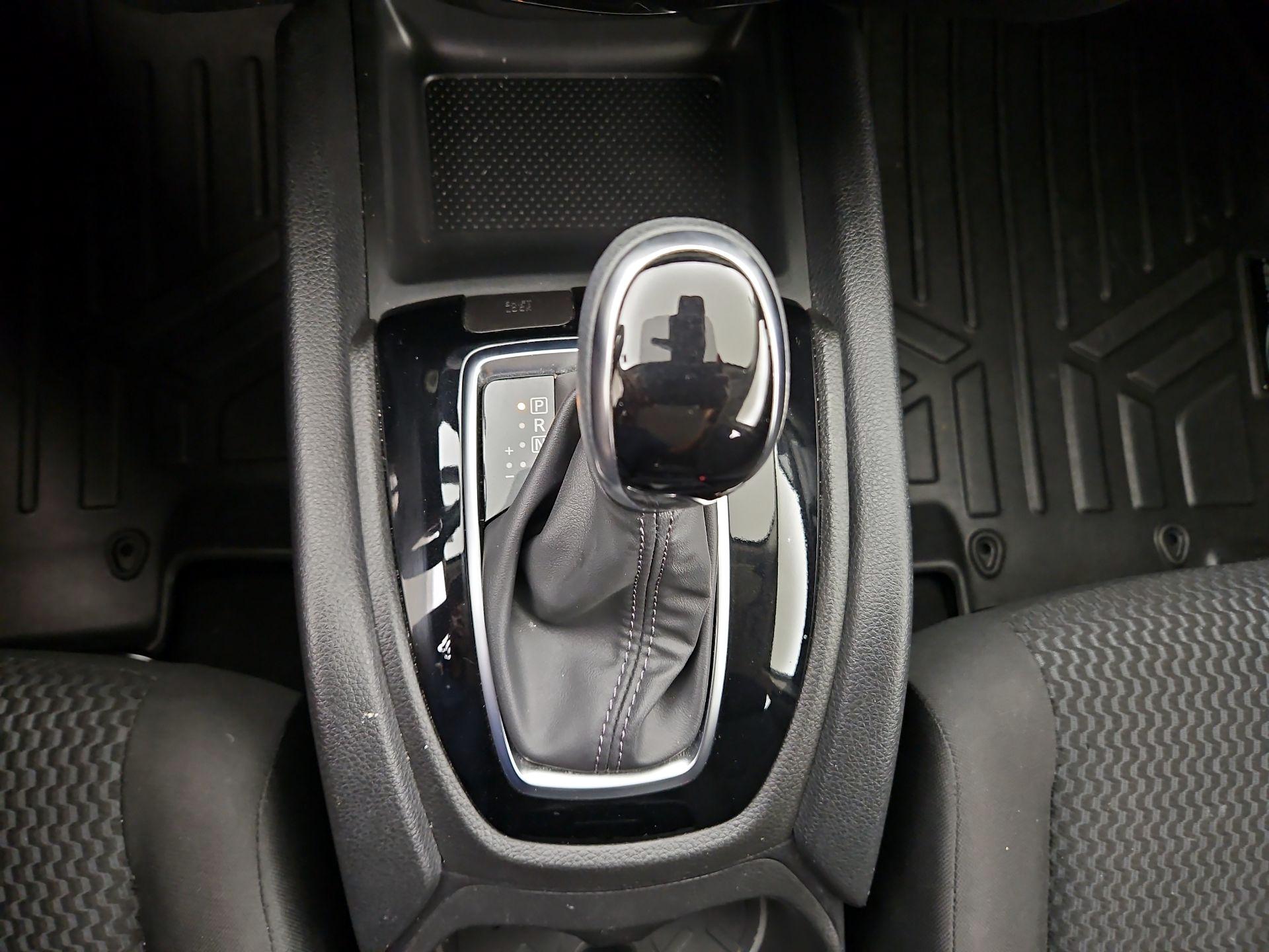 Thumbnail: 2020 Nissan Rogue Sport - 17
