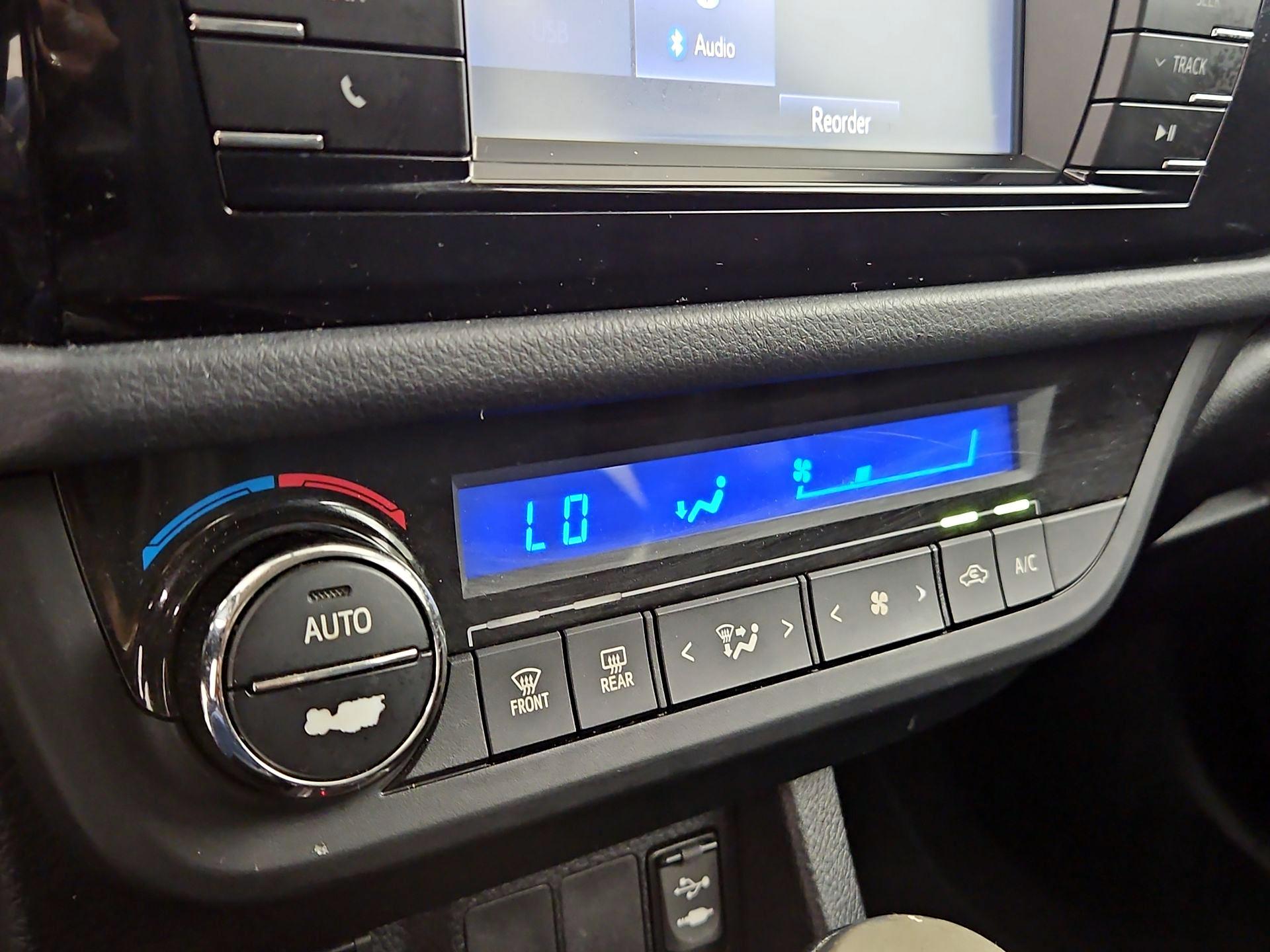 Thumbnail: 2015 Toyota Corolla - 16