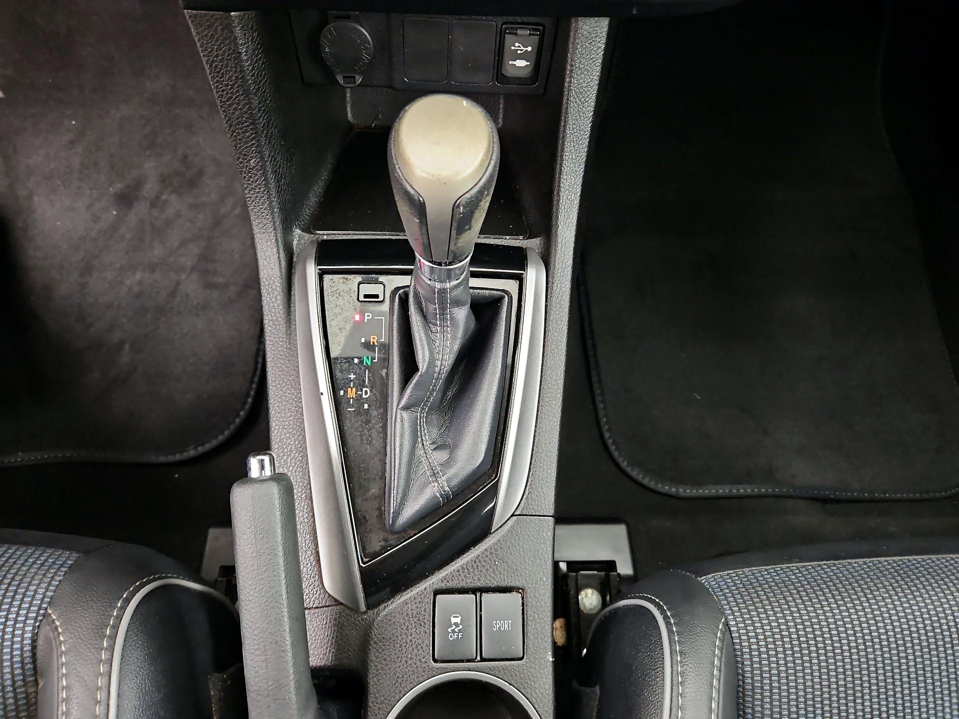 Thumbnail: 2015 Toyota Corolla - 17
