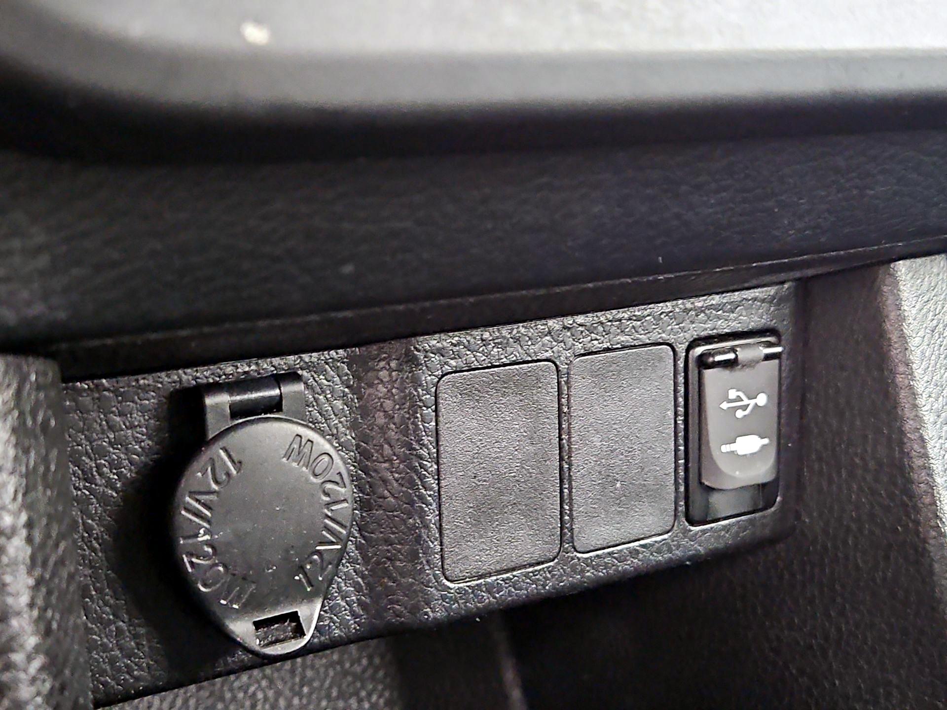Thumbnail: 2015 Toyota Corolla - 18
