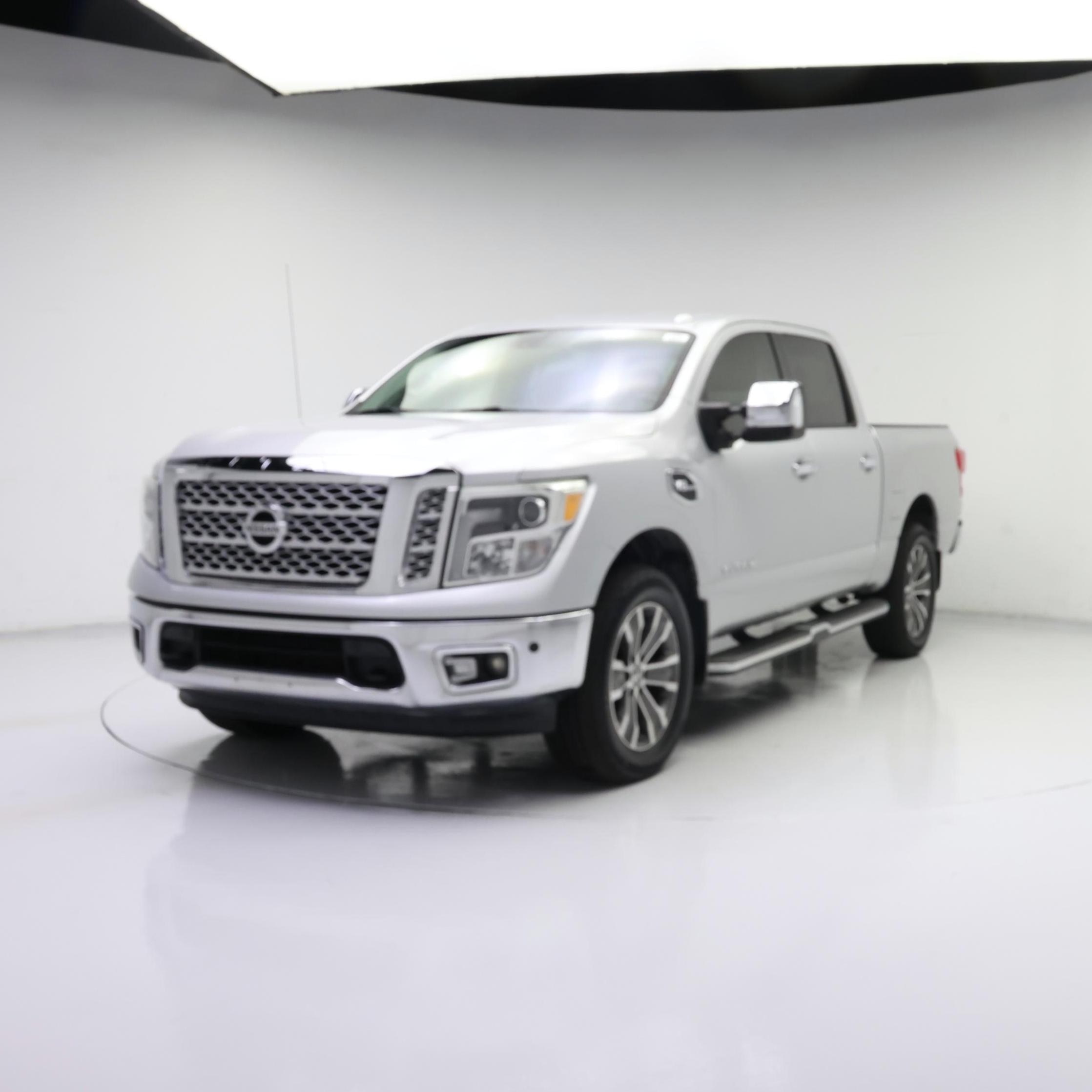 Thumbnail: 2017 Nissan Titan - 4