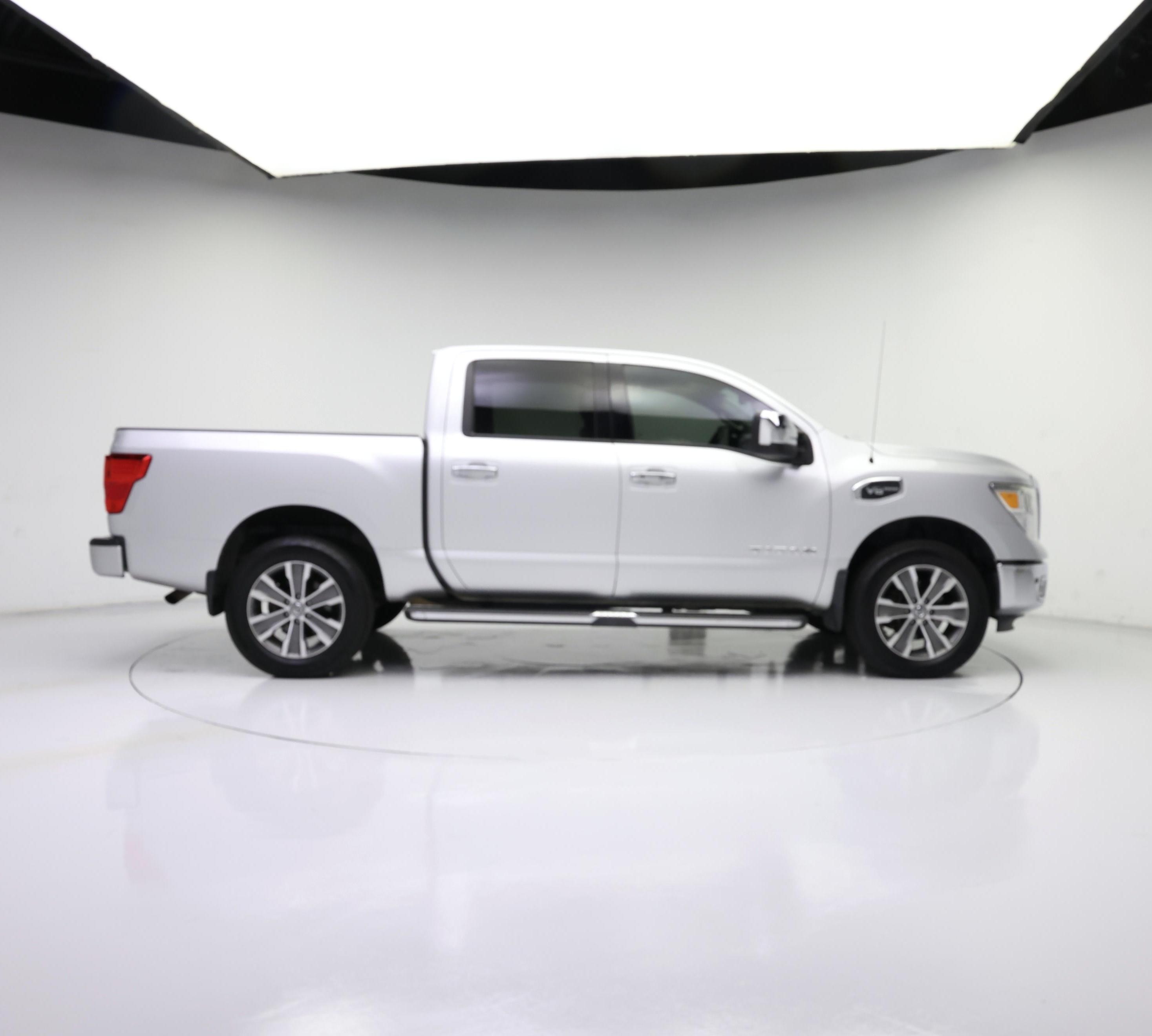 Thumbnail: 2017 Nissan Titan - 7