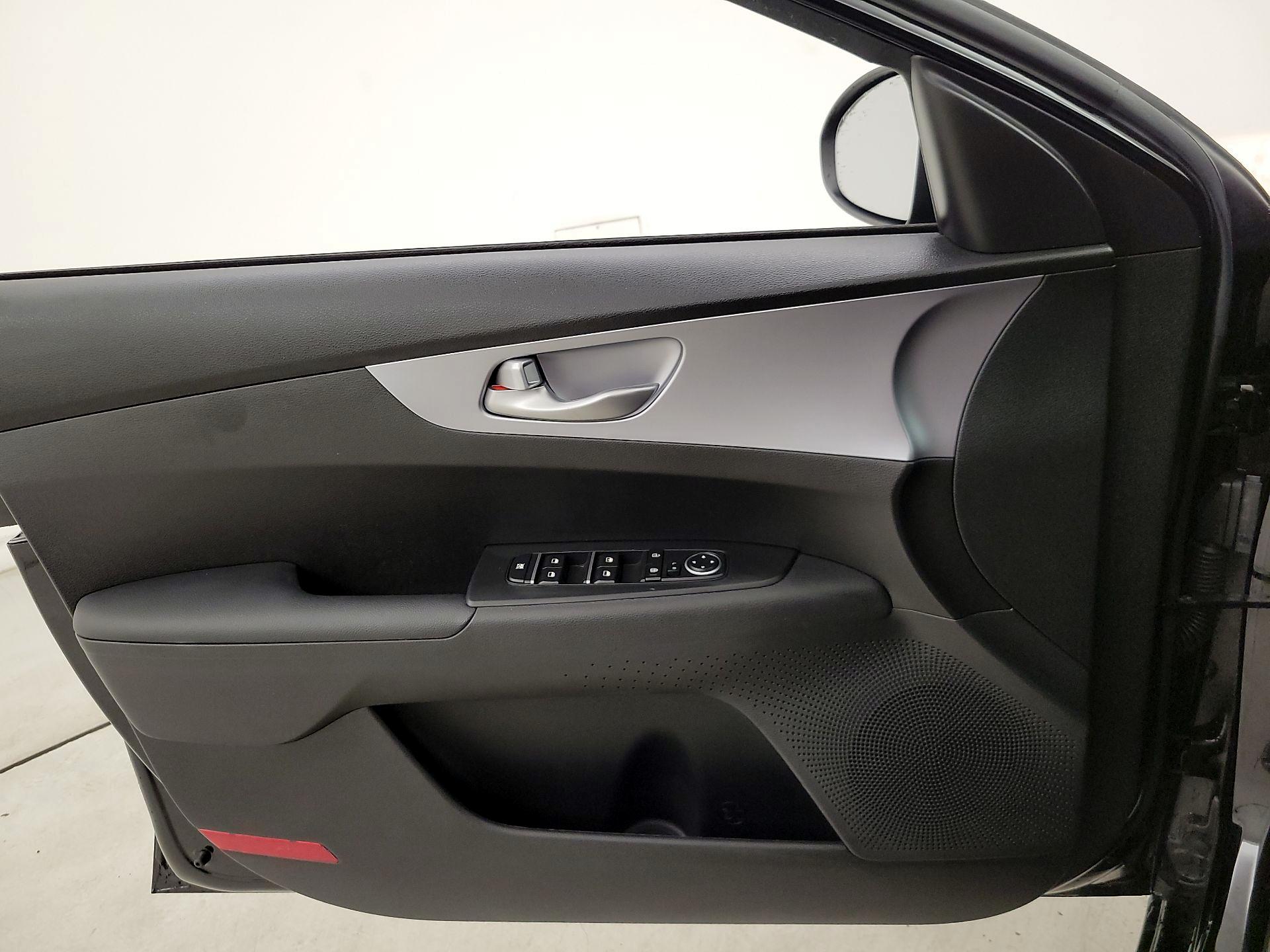 Thumbnail: 2023 Kia Forte - 12