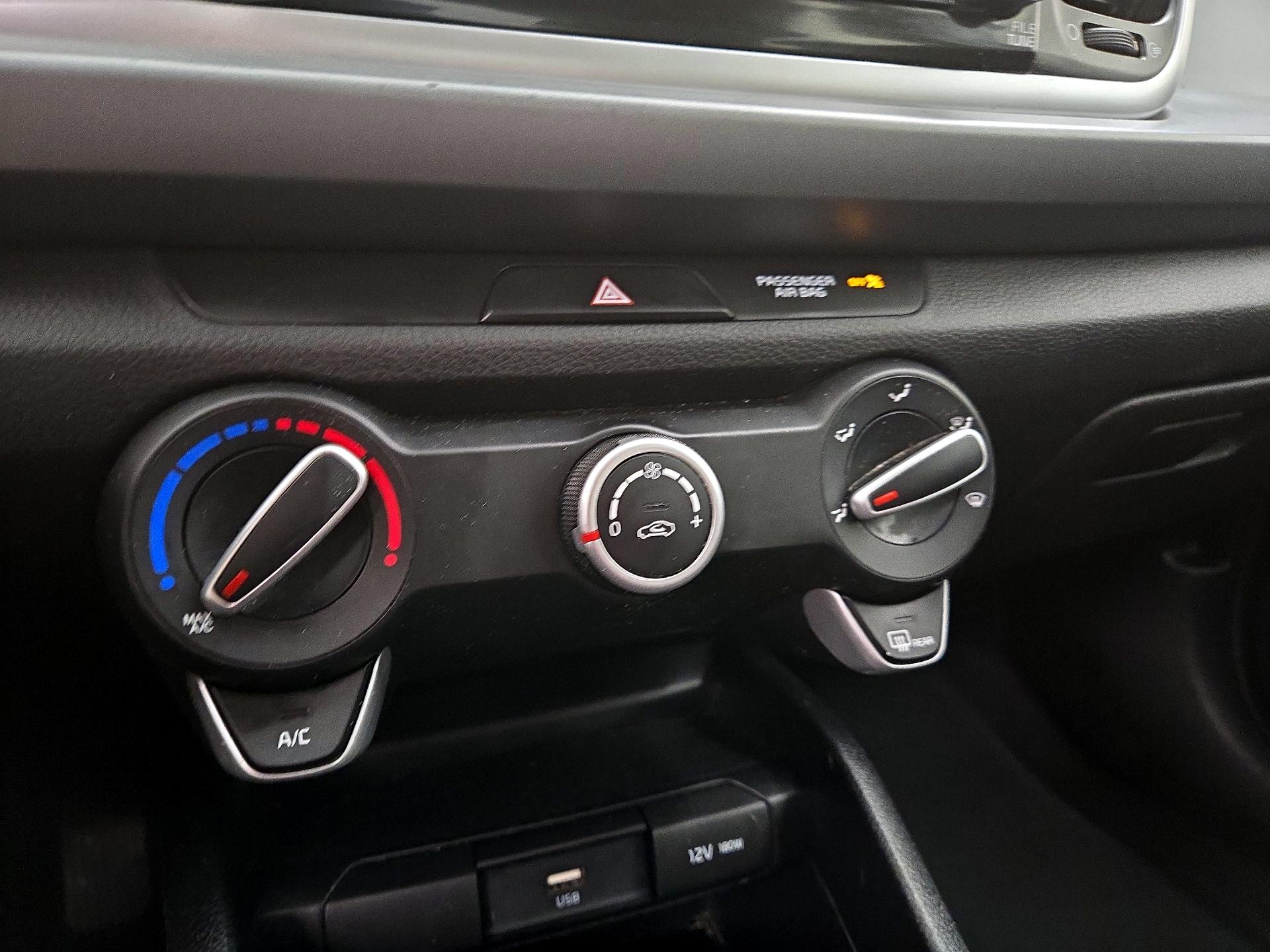 Thumbnail: 2022 Kia Rio5 - 16