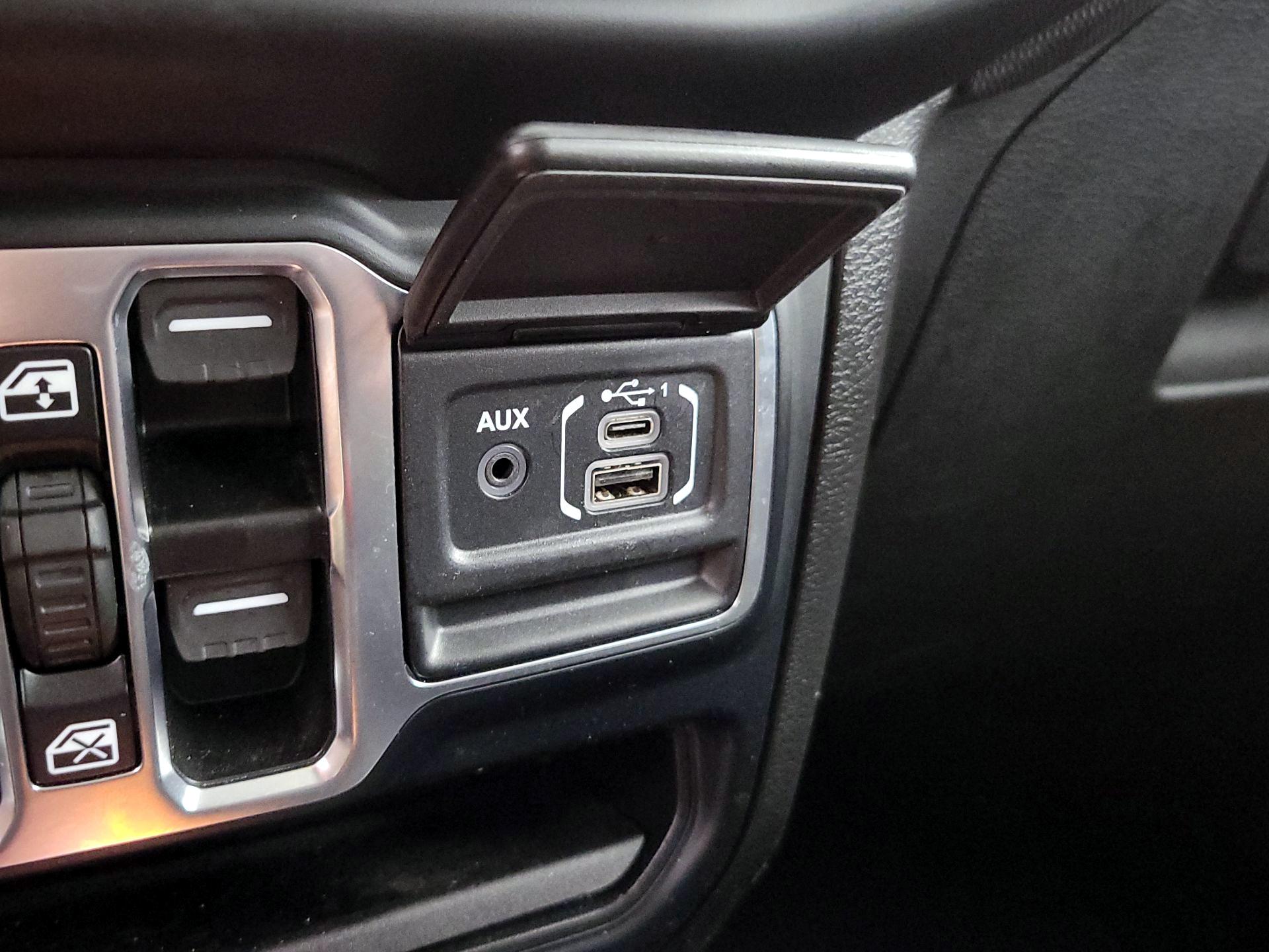 Thumbnail: 2023 Jeep Gladiator - 18