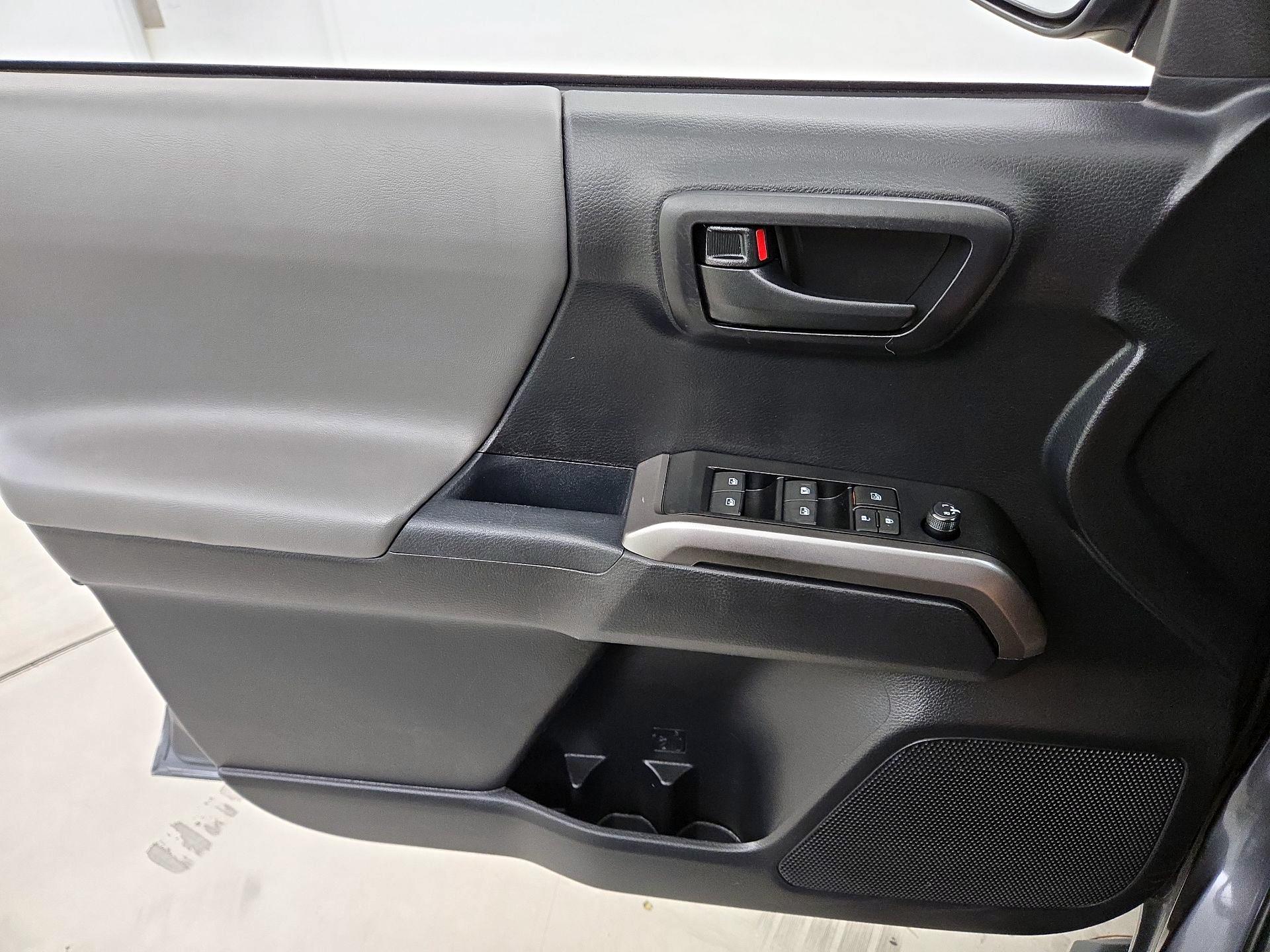 Thumbnail: 2021 Toyota Tacoma - 12