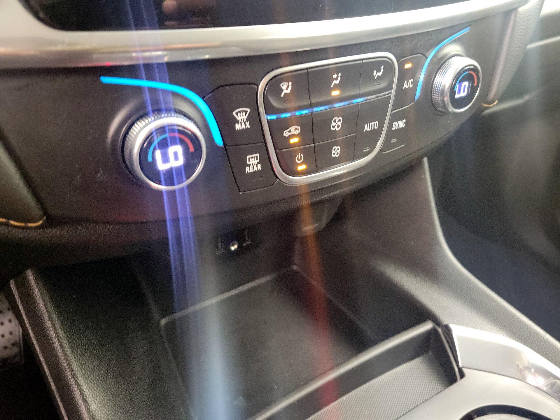 Thumbnail: 2020 Chevrolet Traverse - 16