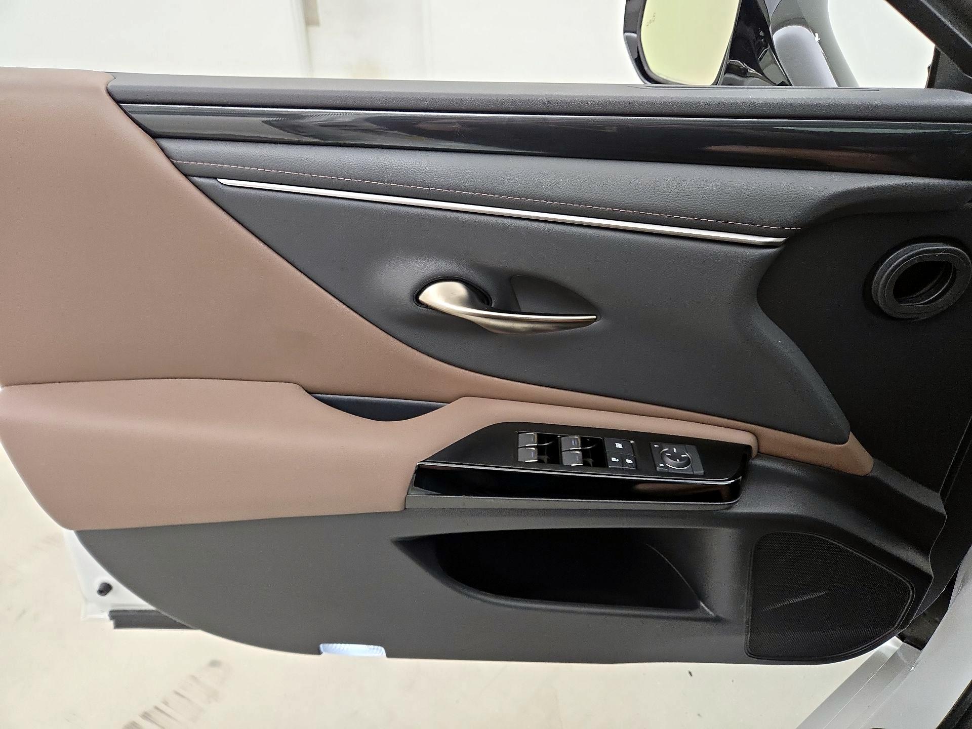 Thumbnail: 2023 Lexus ES - 12