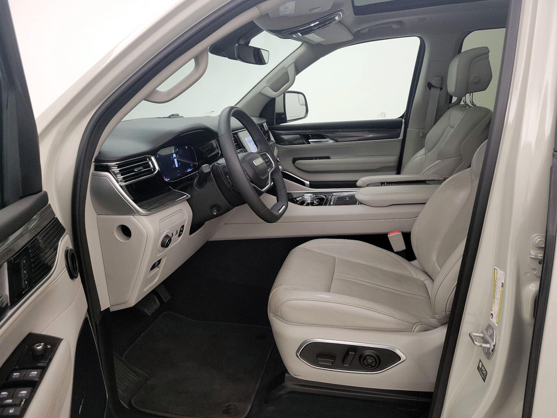 Thumbnail: 2022 Jeep Wagoneer - 11