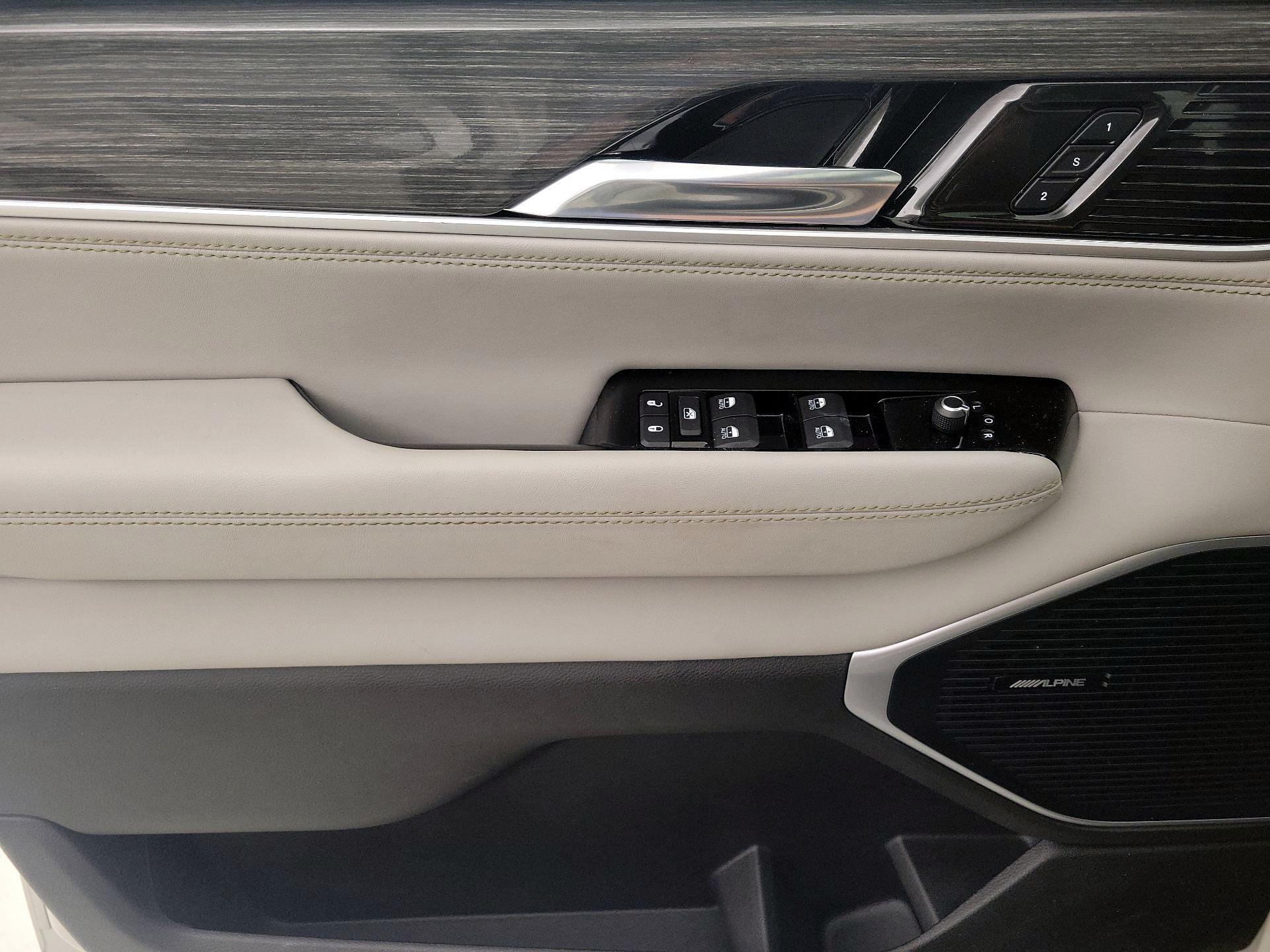 Thumbnail: 2022 Jeep Wagoneer - 12