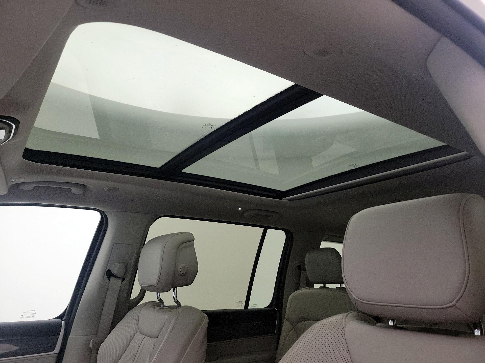 Thumbnail: 2022 Jeep Wagoneer - 19