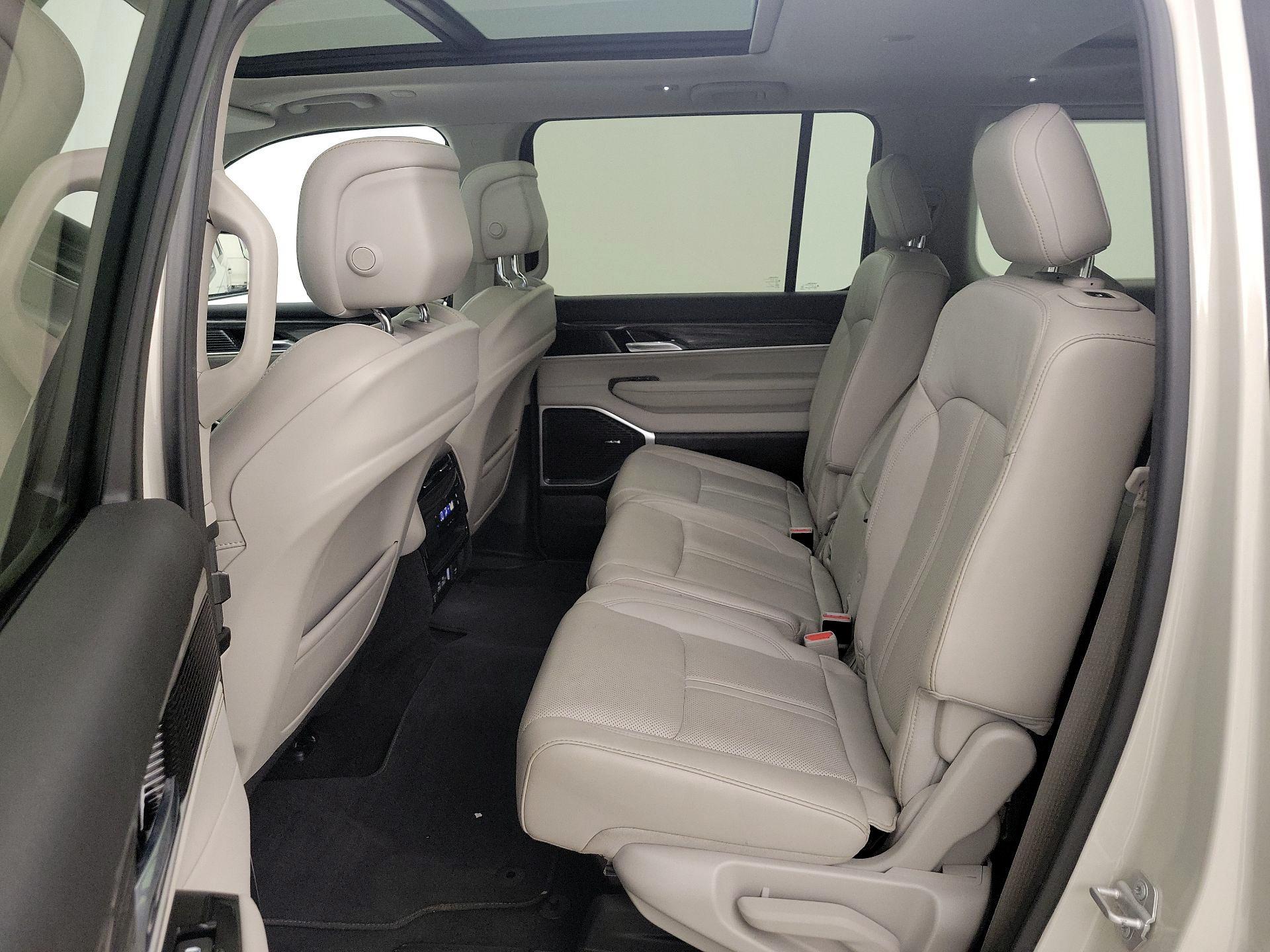 Thumbnail: 2022 Jeep Wagoneer - 20