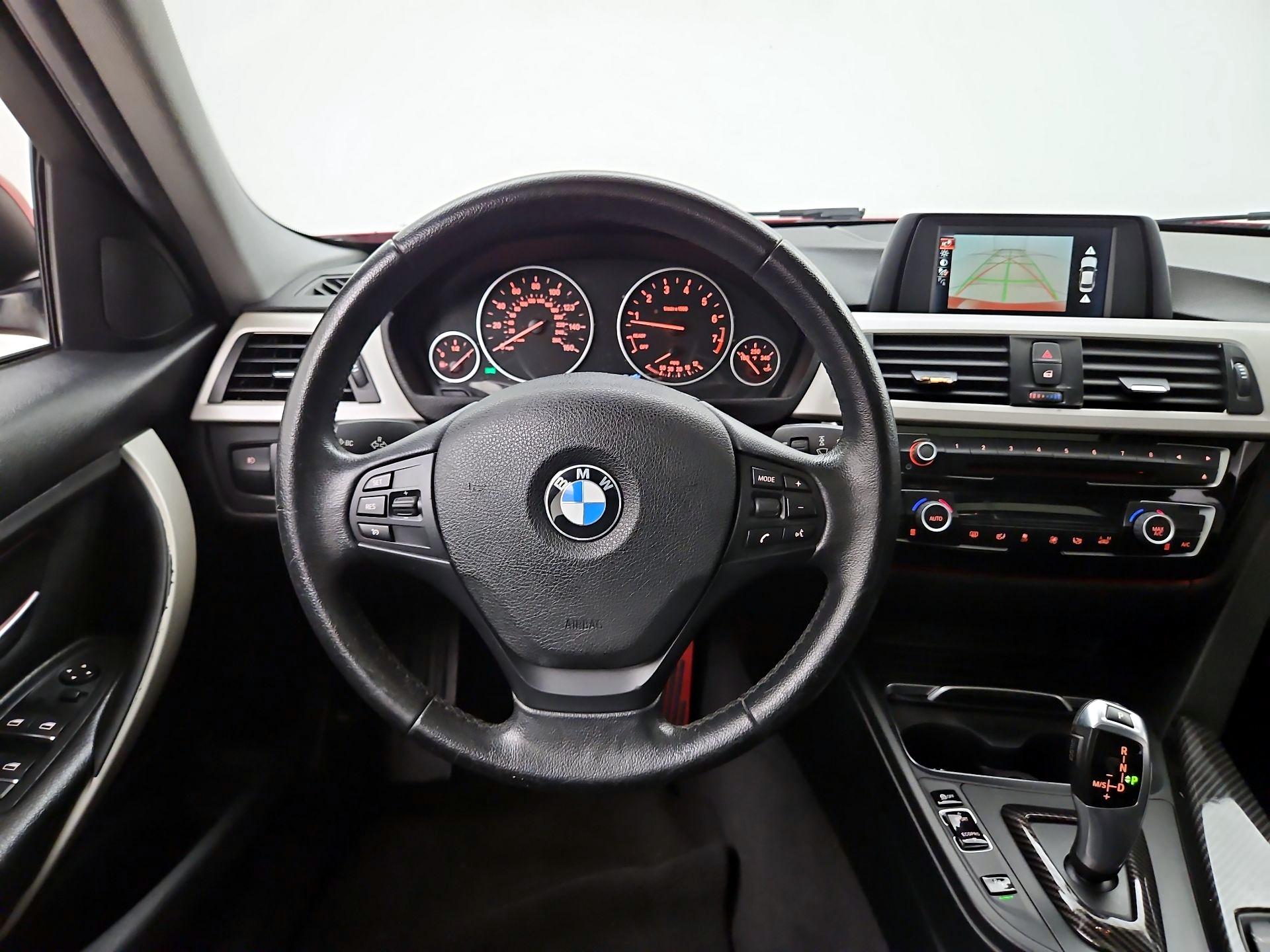 Thumbnail: 2016 BMW 3 Series - 10