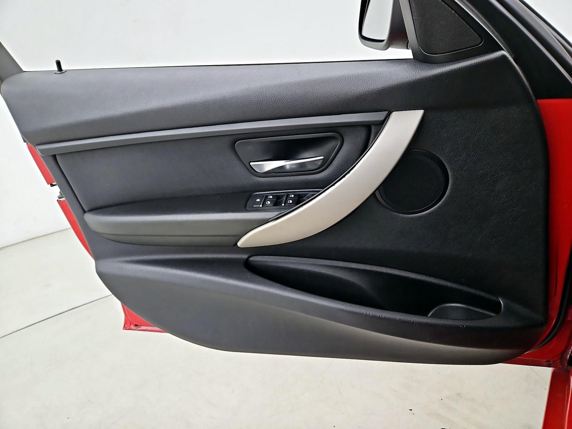 Thumbnail: 2016 BMW 3 Series - 12