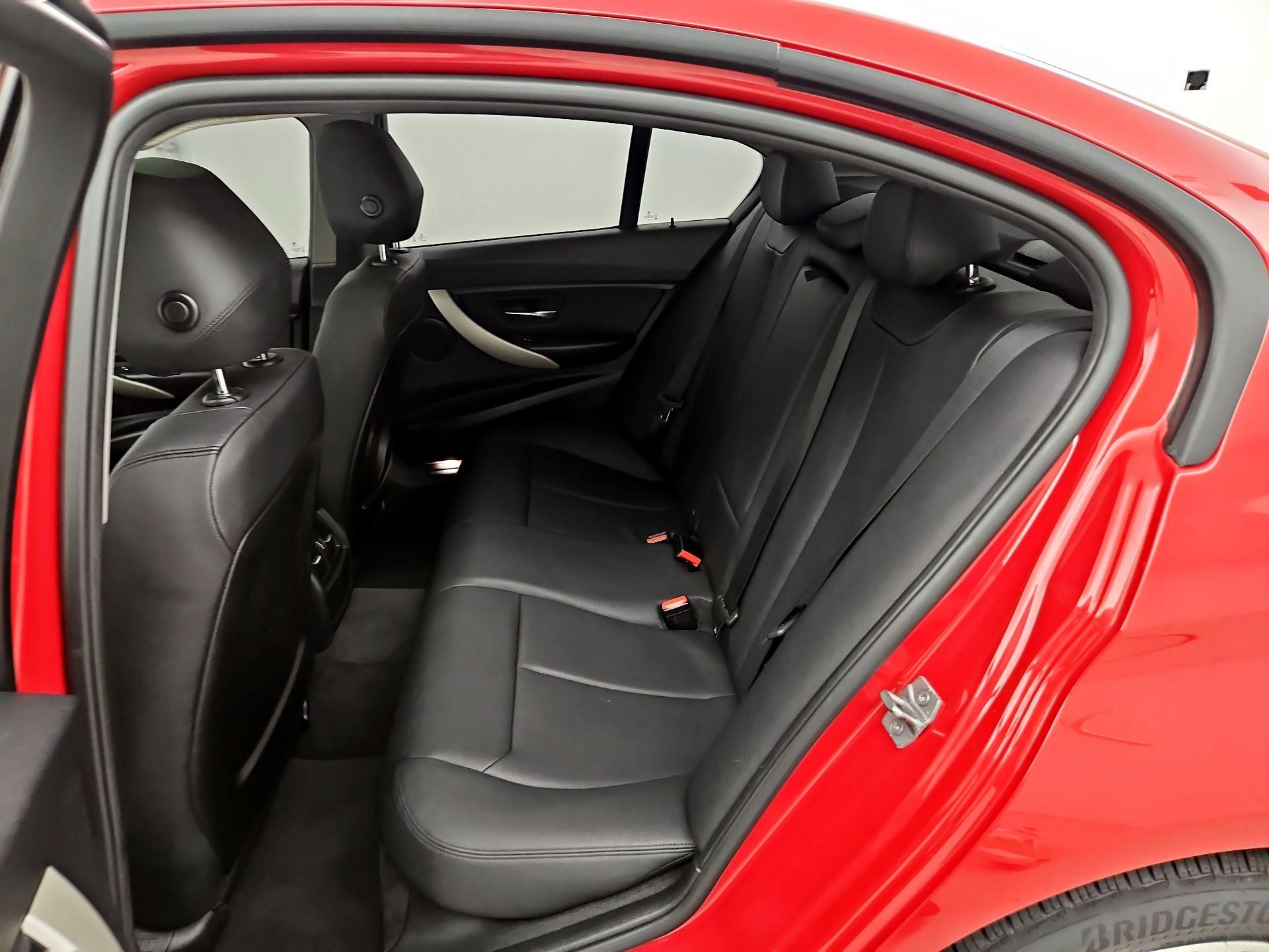 Thumbnail: 2016 BMW 3 Series - 20