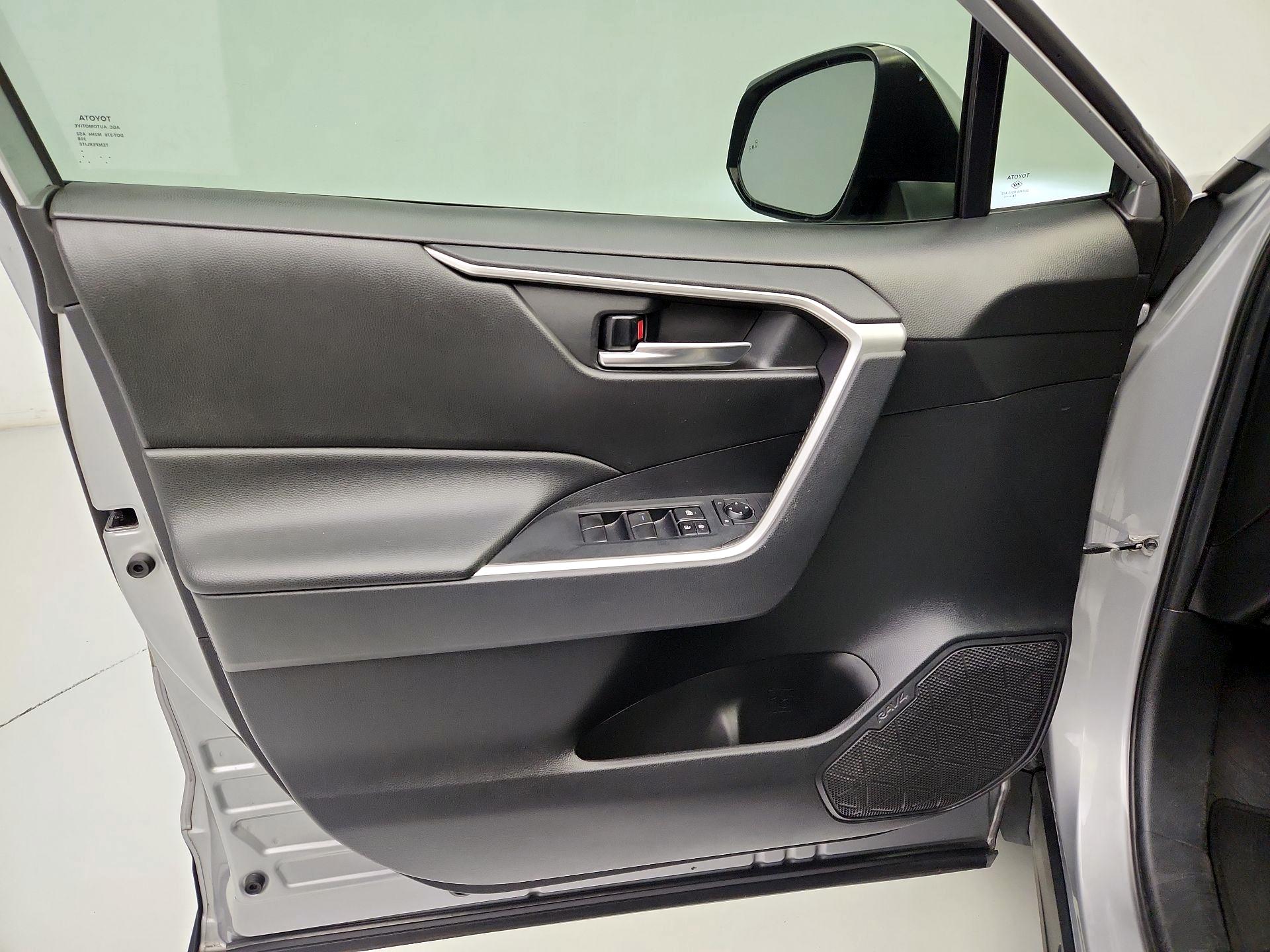 Thumbnail: 2019 Toyota RAV4 - 12