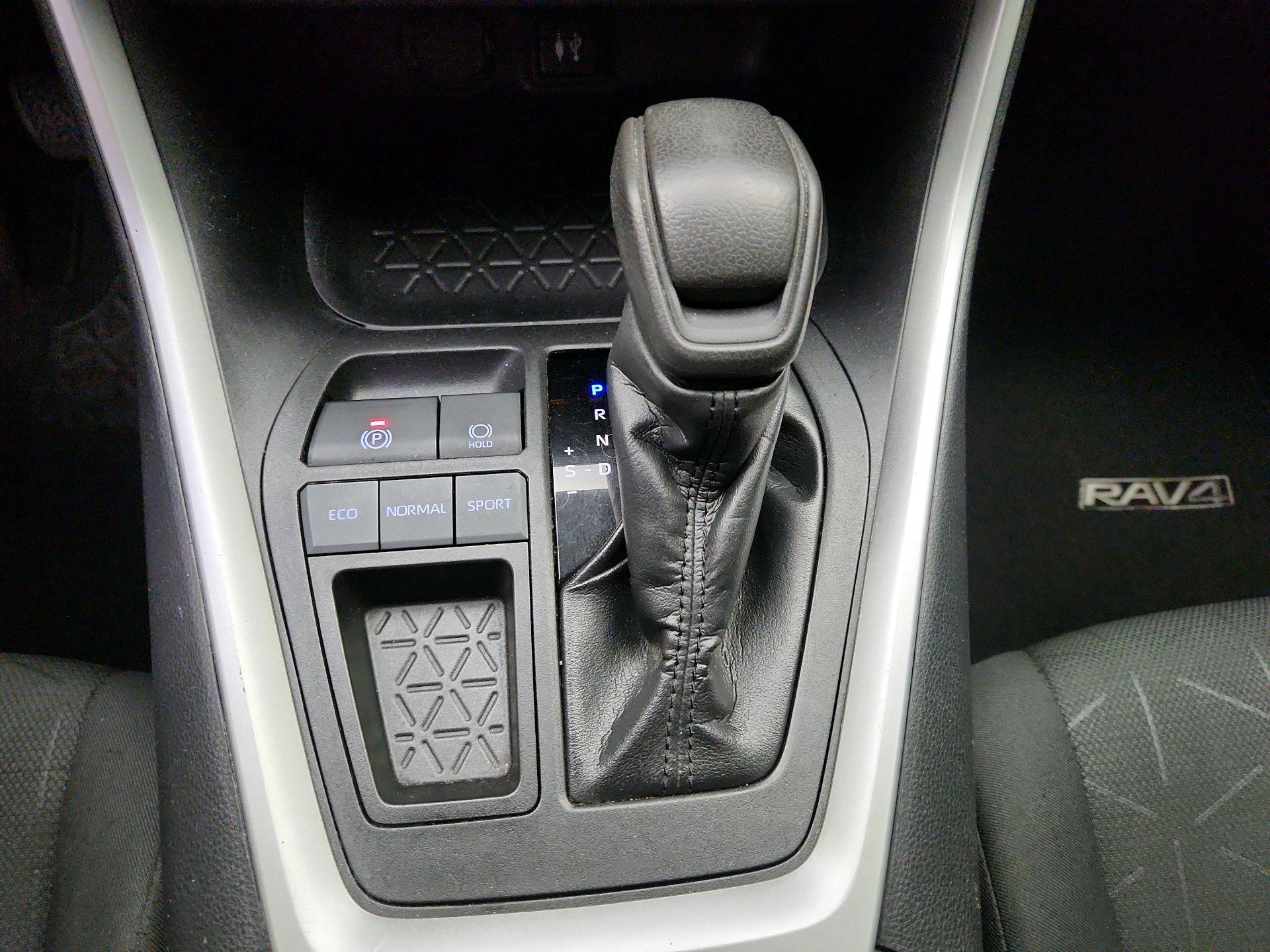 Thumbnail: 2019 Toyota RAV4 - 17
