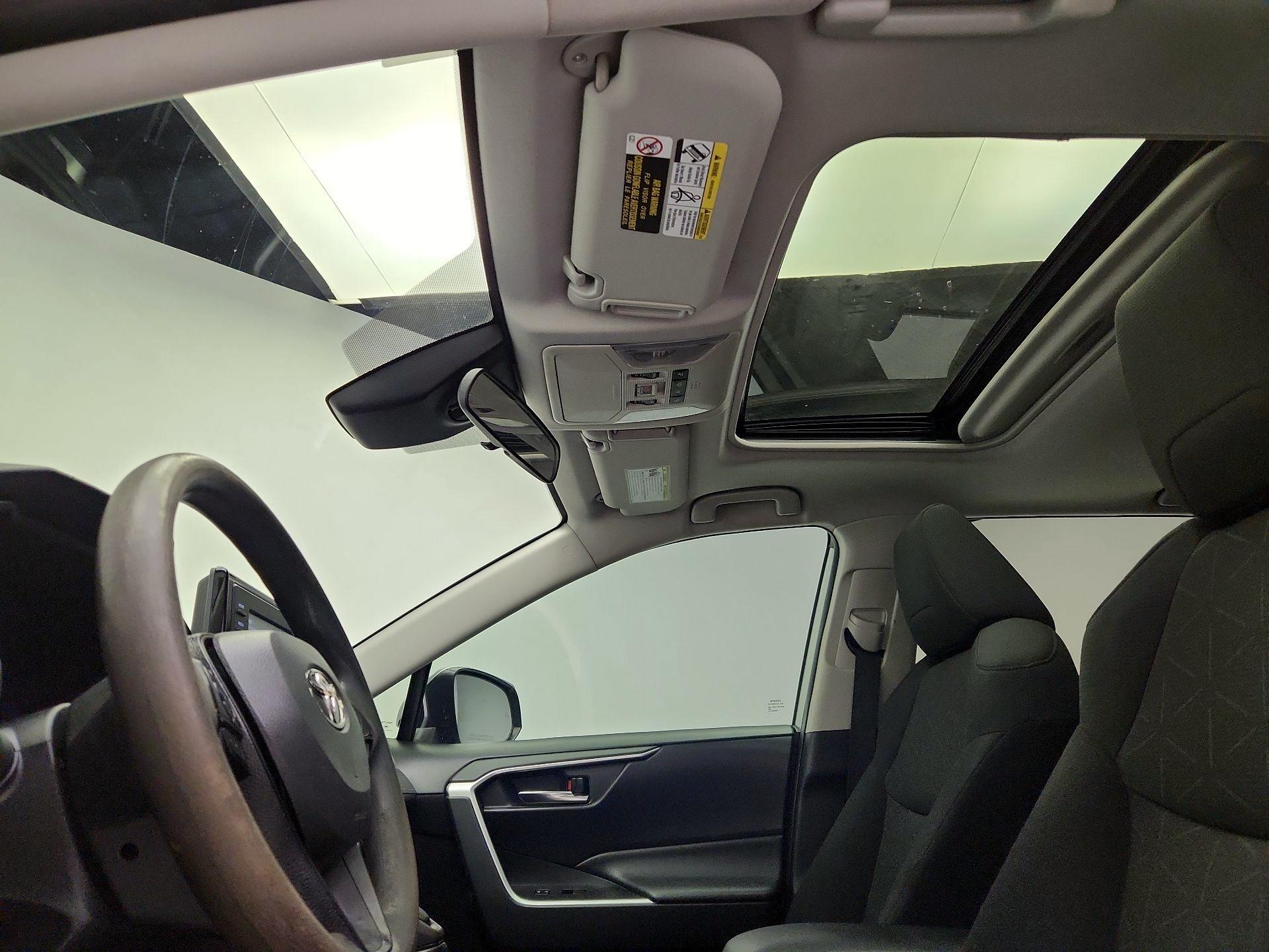 Thumbnail: 2019 Toyota RAV4 - 19