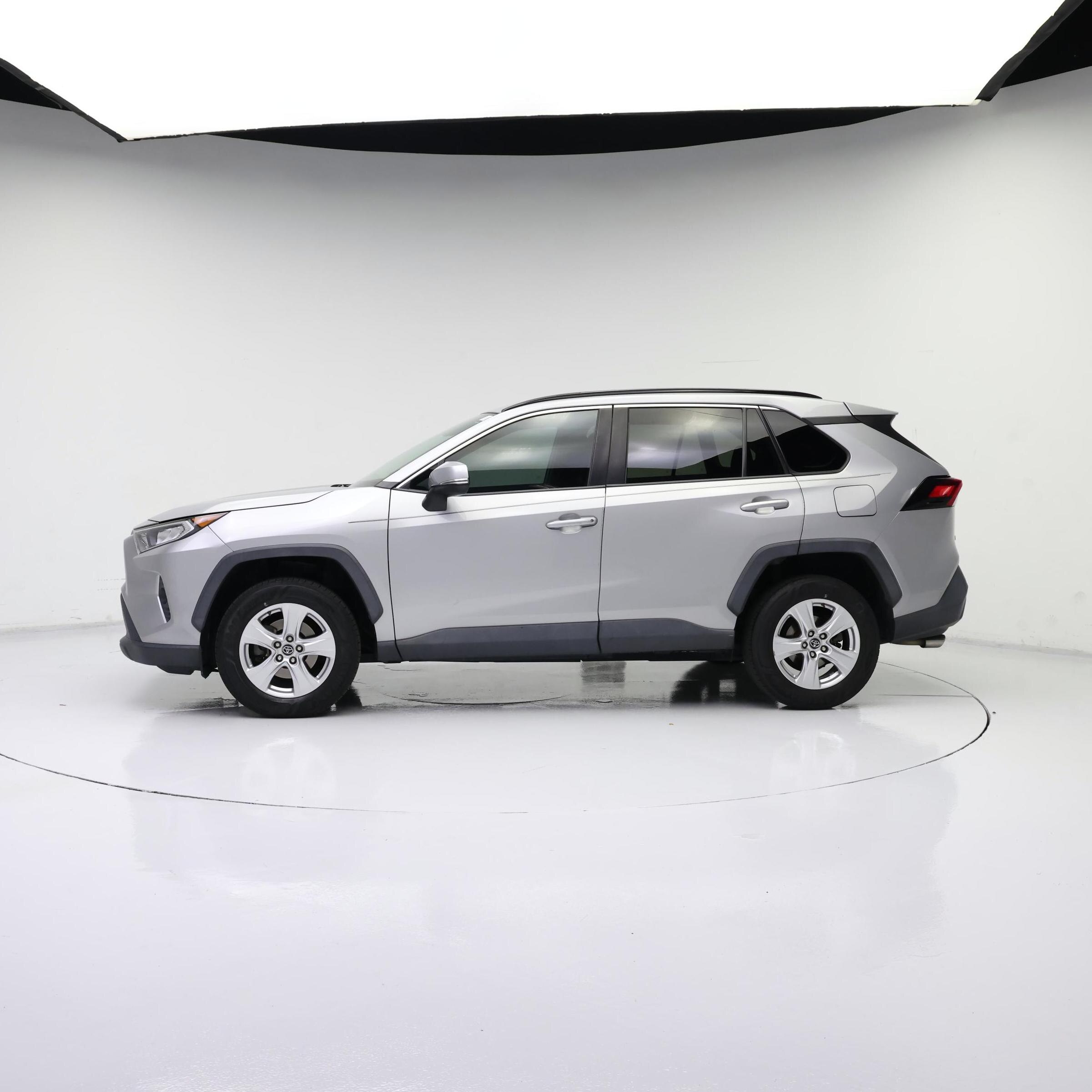 Thumbnail: 2019 Toyota RAV4 - 3