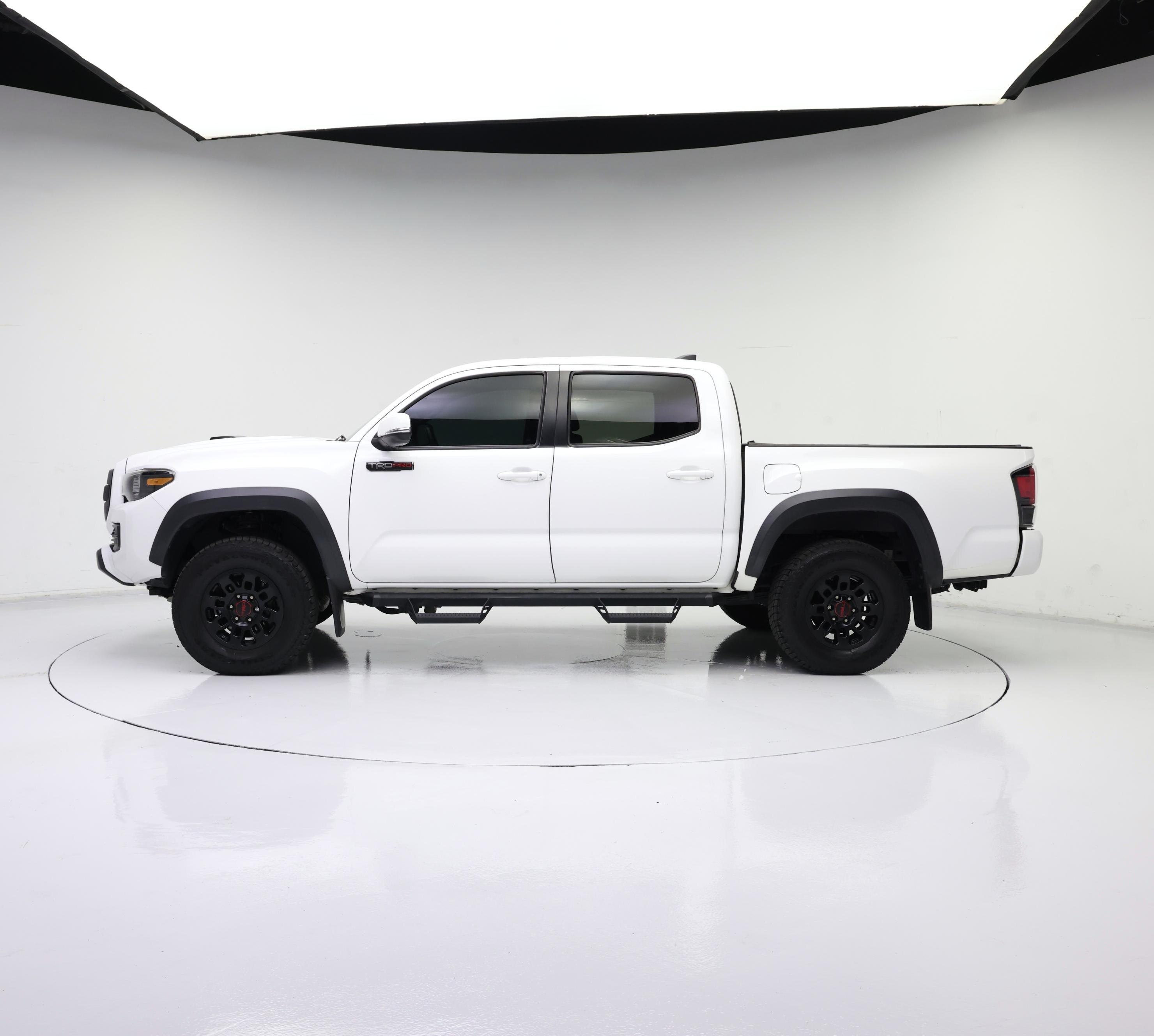 Thumbnail: 2019 Toyota Tacoma - 3