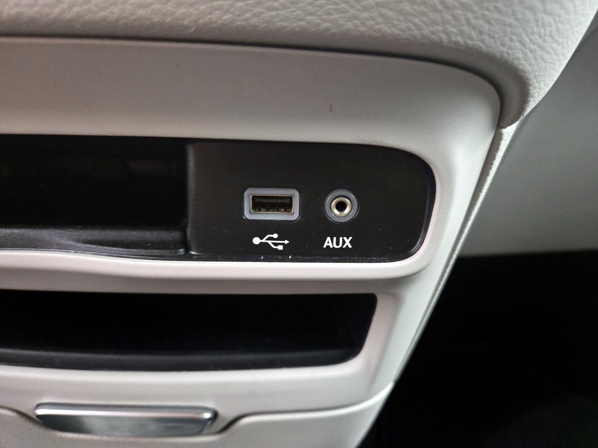 Thumbnail: 2020 Chrysler Voyager - 18