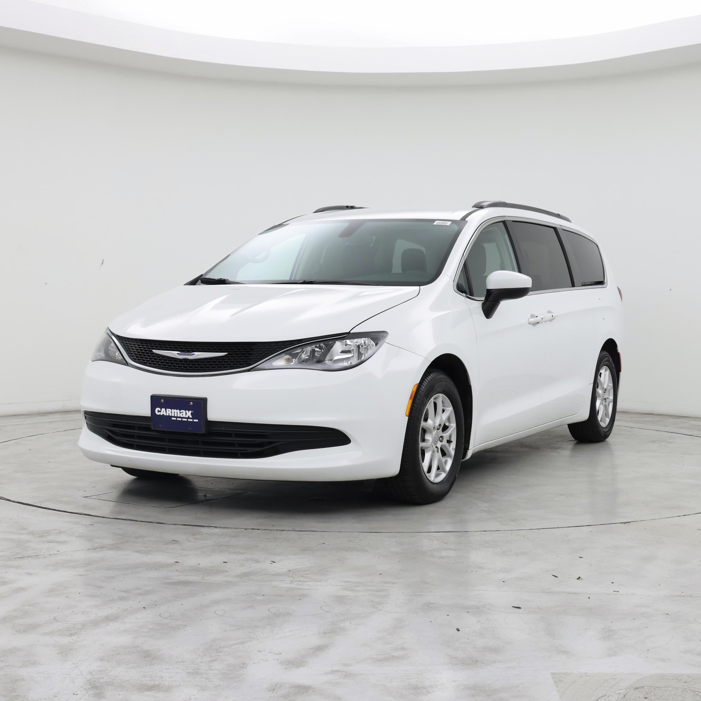 Thumbnail: 2020 Chrysler Voyager - 4