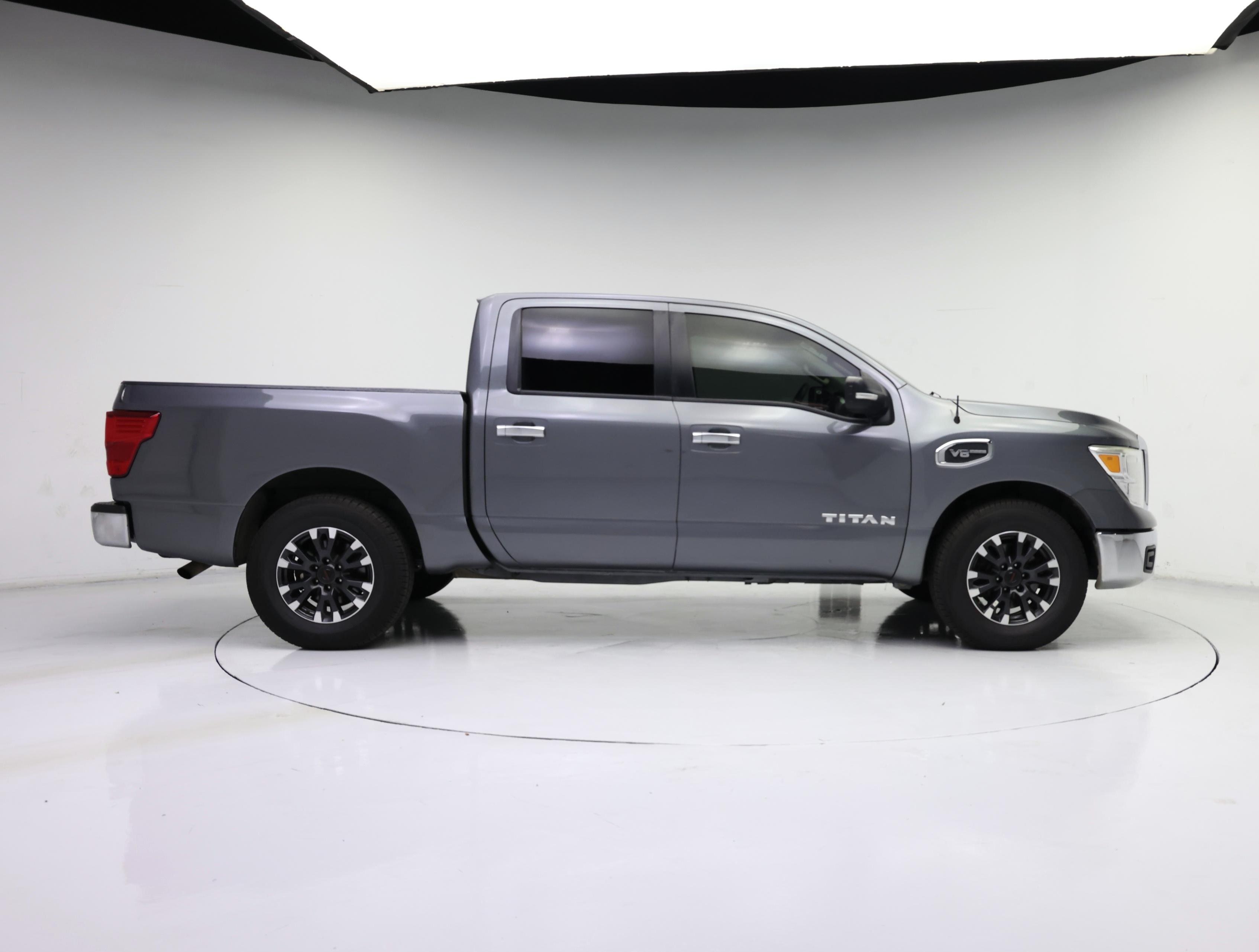 Thumbnail: 2017 Nissan Titan - 7
