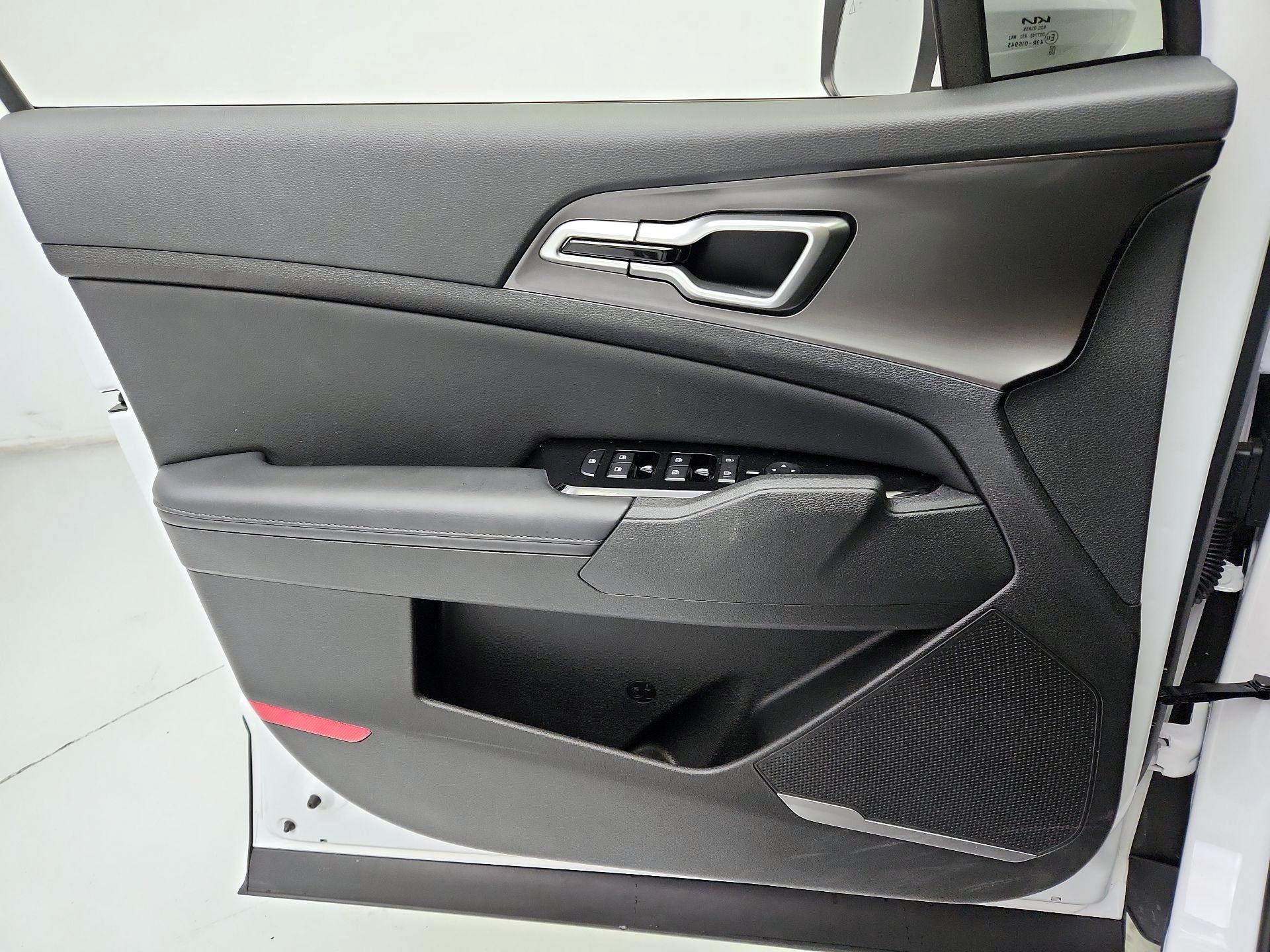 Thumbnail: 2023 Kia Sportage - 12