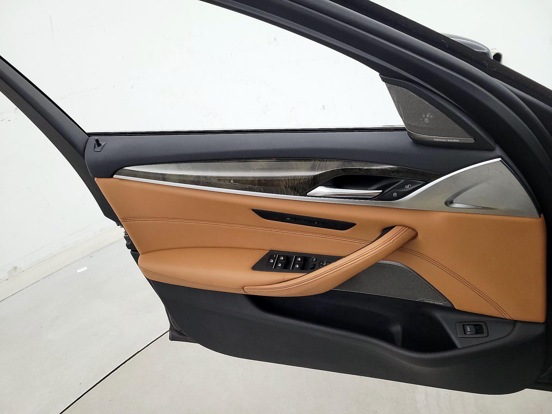Thumbnail: 2021 BMW 5 Series - 12