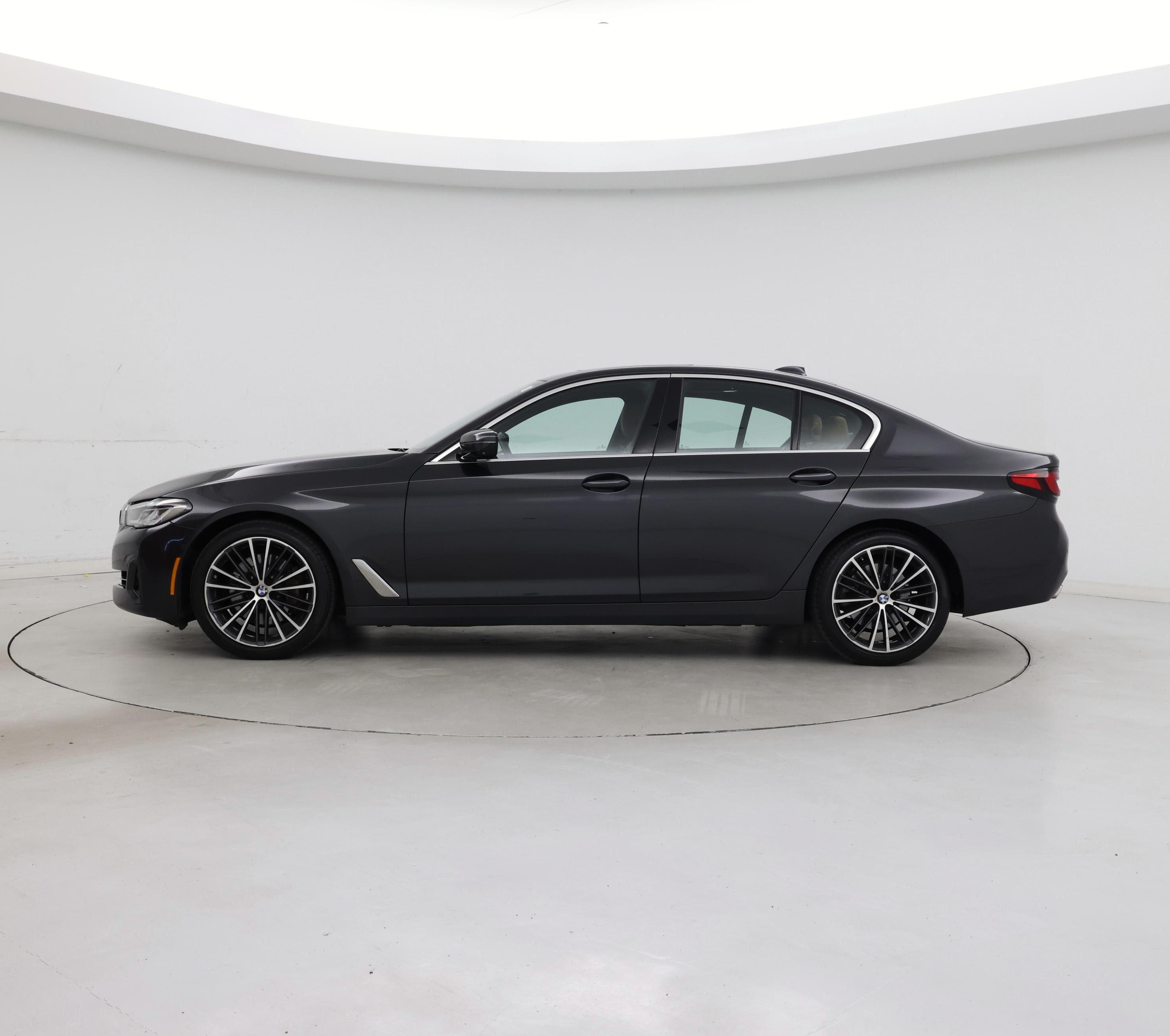 Thumbnail: 2021 BMW 5 Series - 3