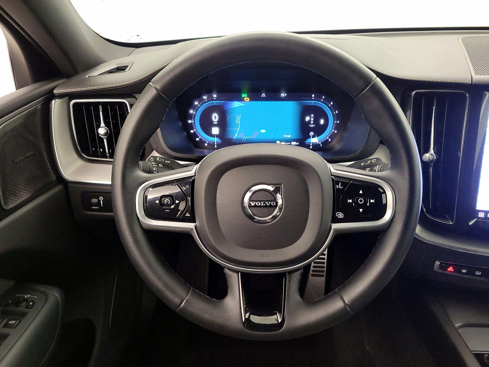 Thumbnail: 2022 Volvo XC60 - 10