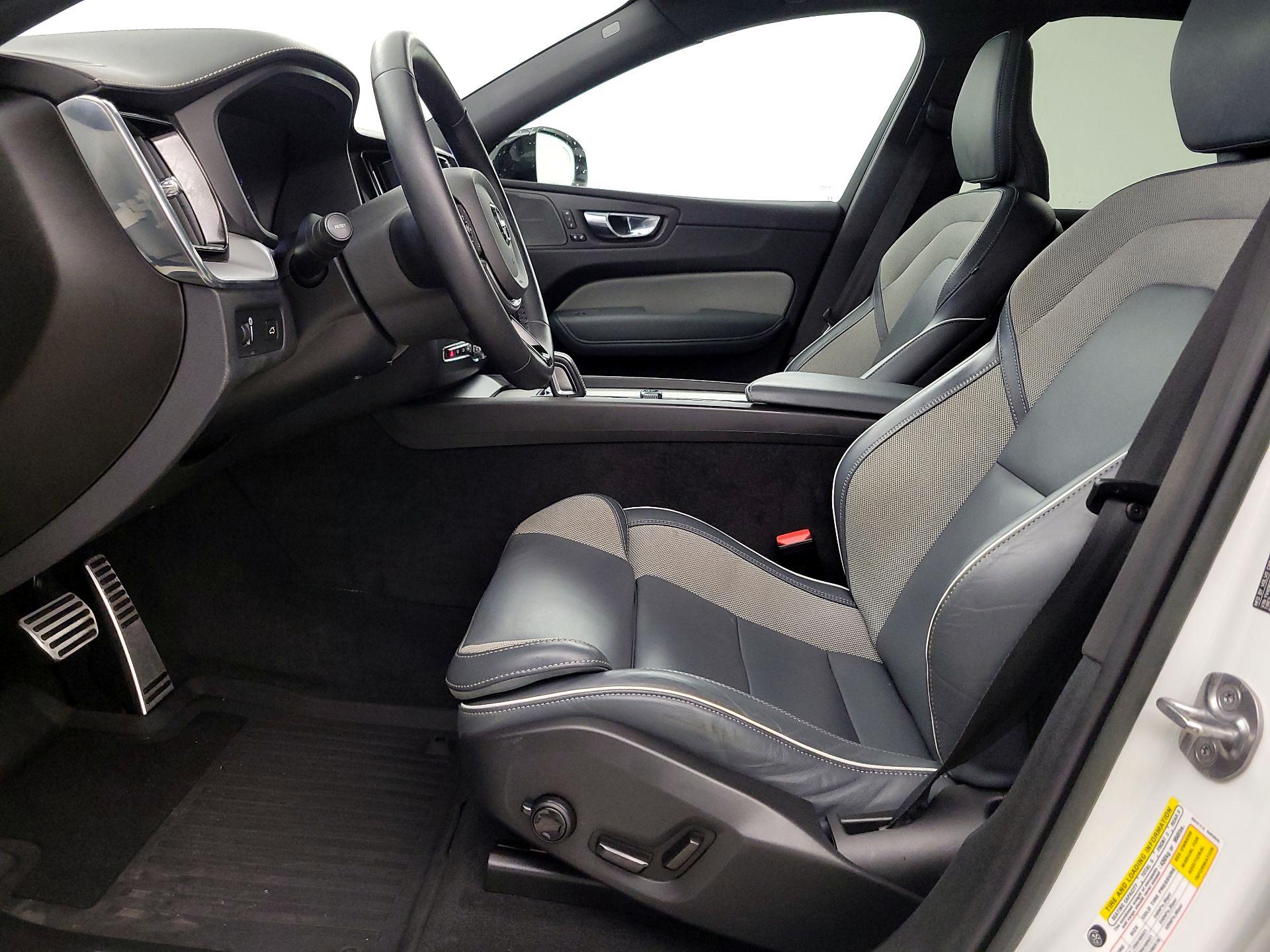 Thumbnail: 2022 Volvo XC60 - 11