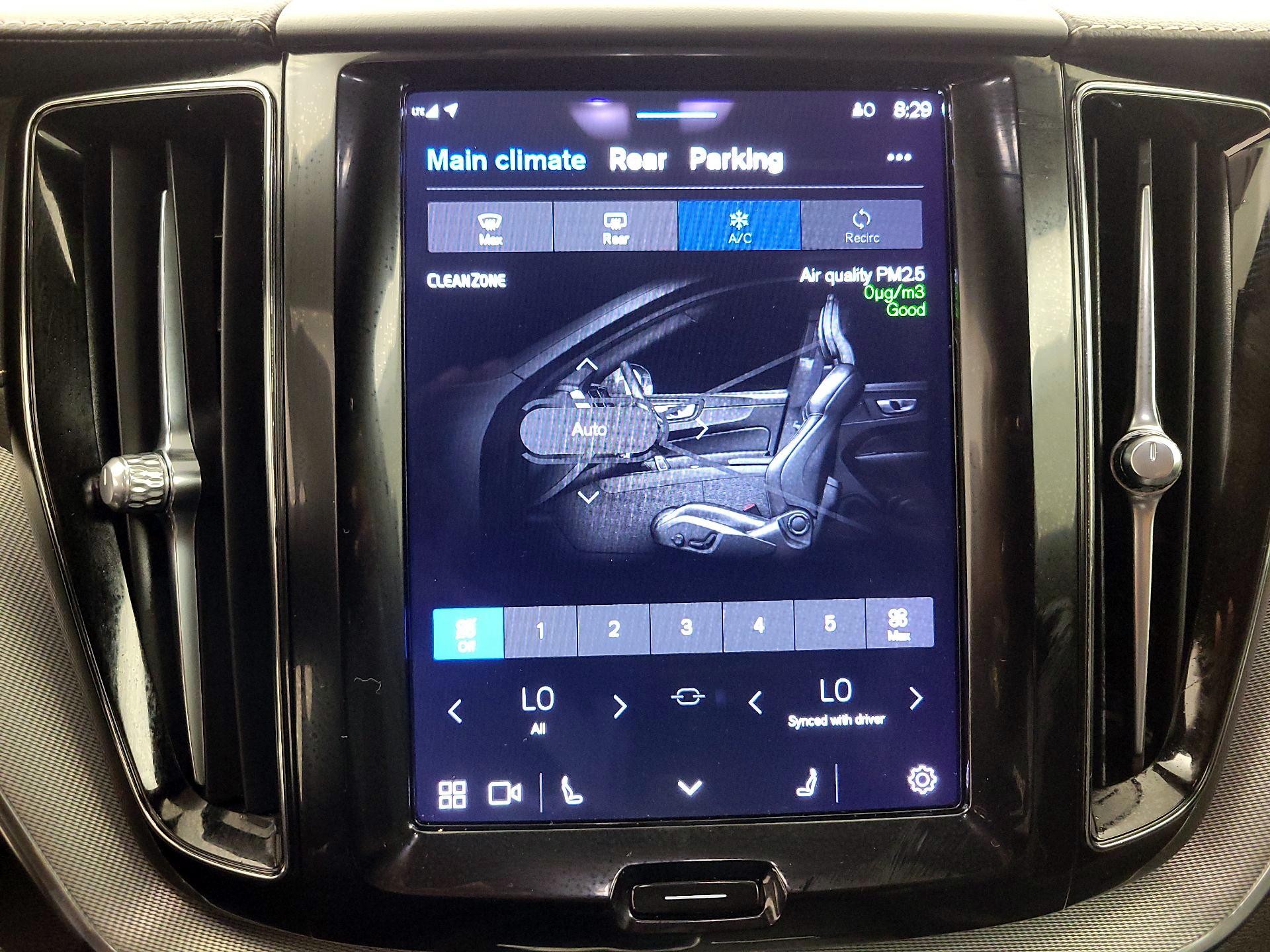 Thumbnail: 2022 Volvo XC60 - 17