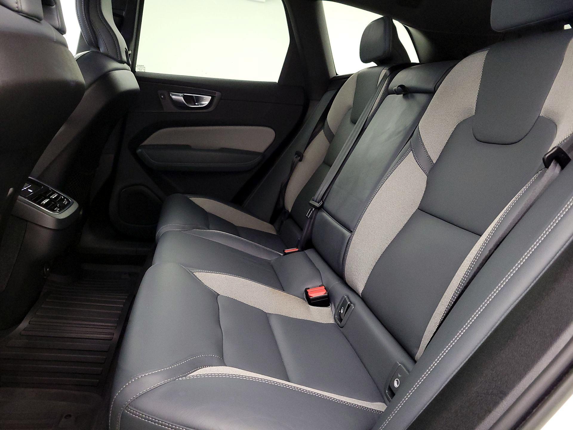 Thumbnail: 2022 Volvo XC60 - 20