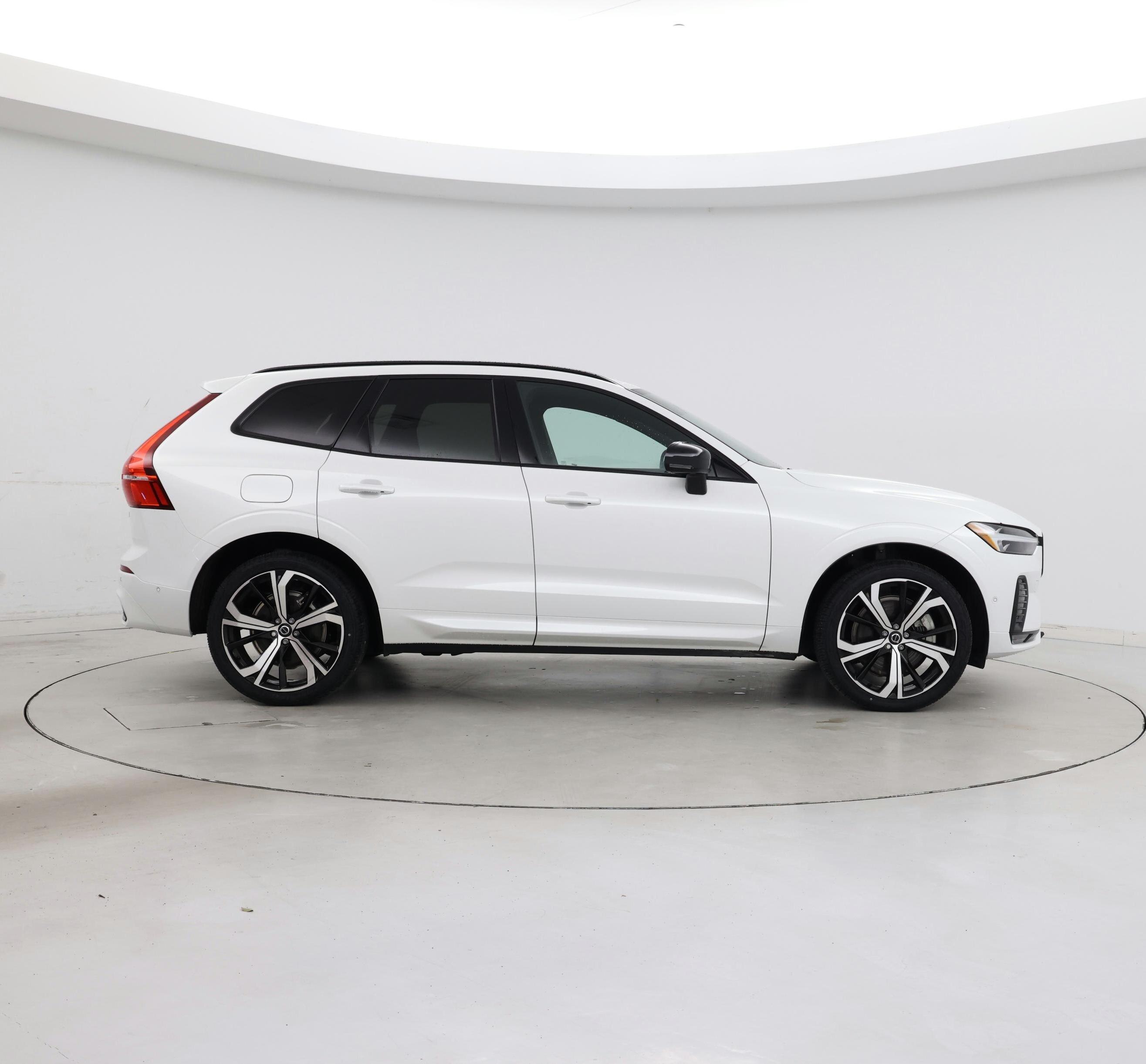 Thumbnail: 2022 Volvo XC60 - 7