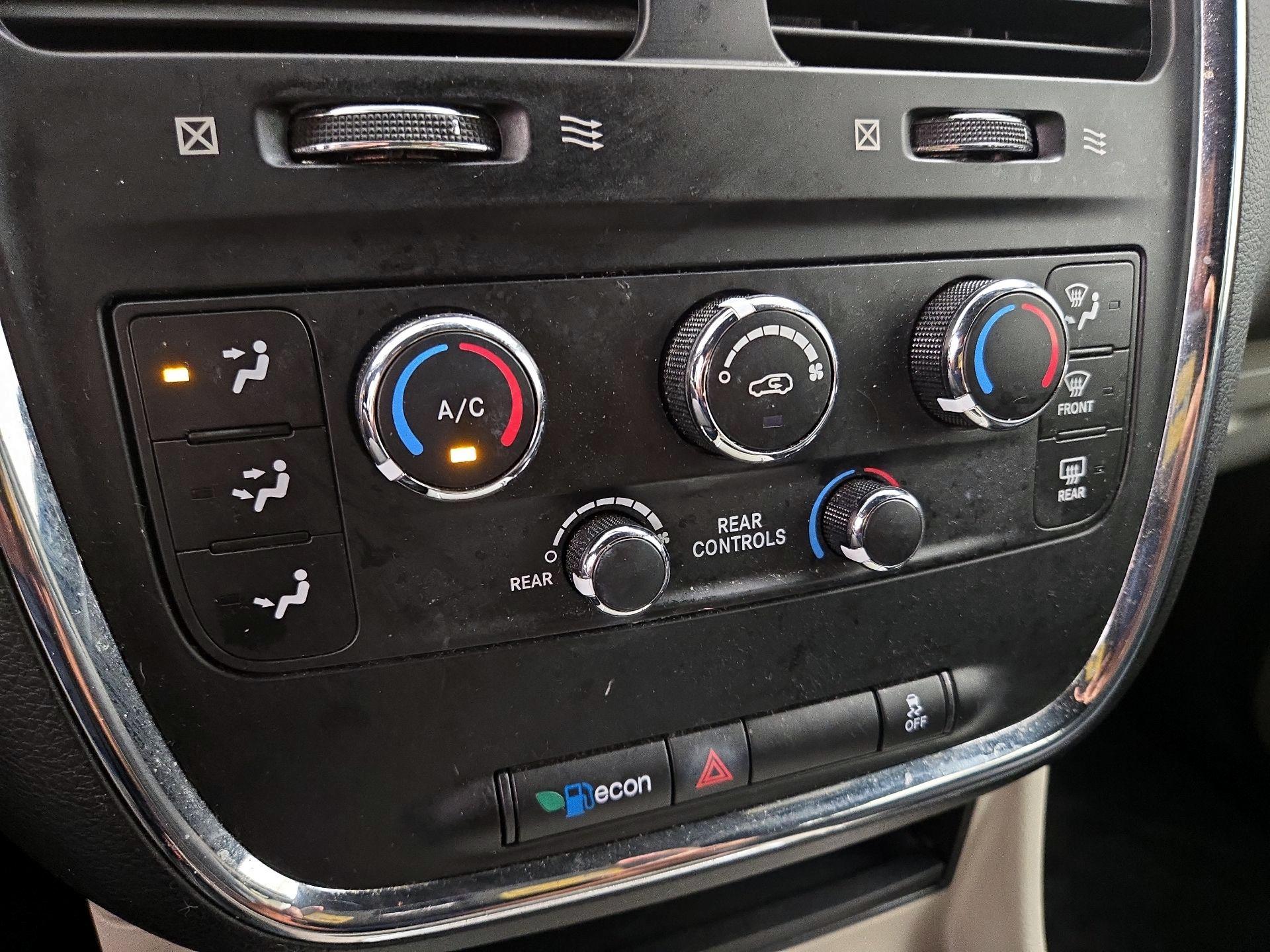 Thumbnail: 2018 Dodge Grand Caravan - 16