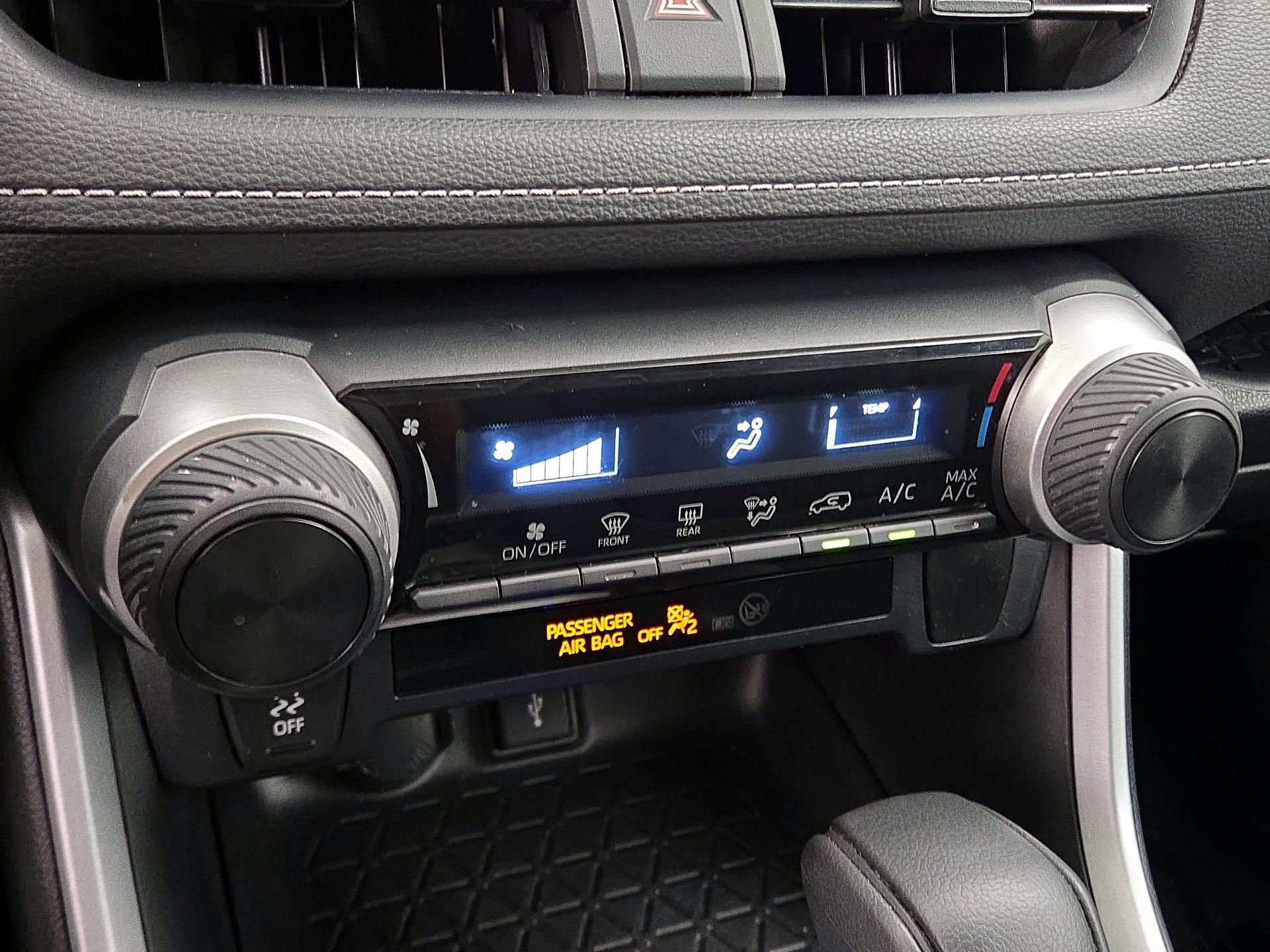 Thumbnail: 2020 Toyota RAV4 - 16