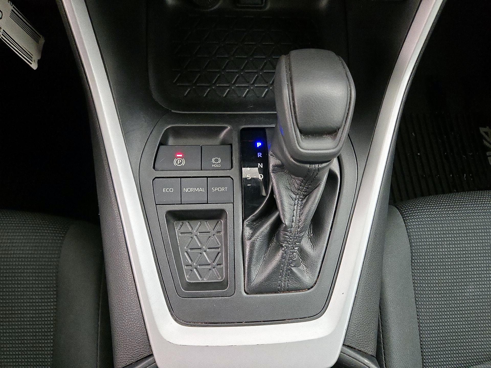 Thumbnail: 2020 Toyota RAV4 - 17