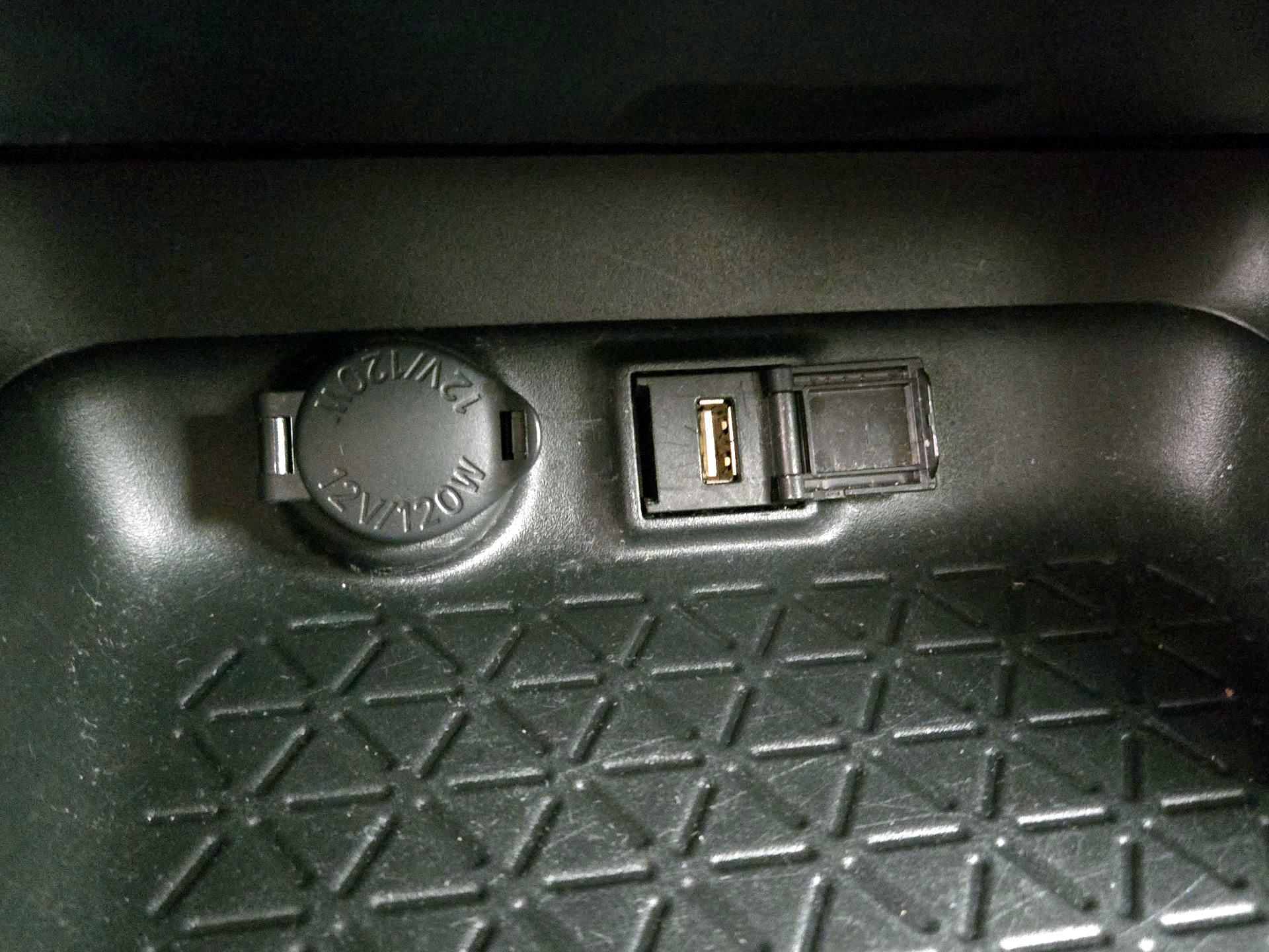 Thumbnail: 2020 Toyota RAV4 - 18