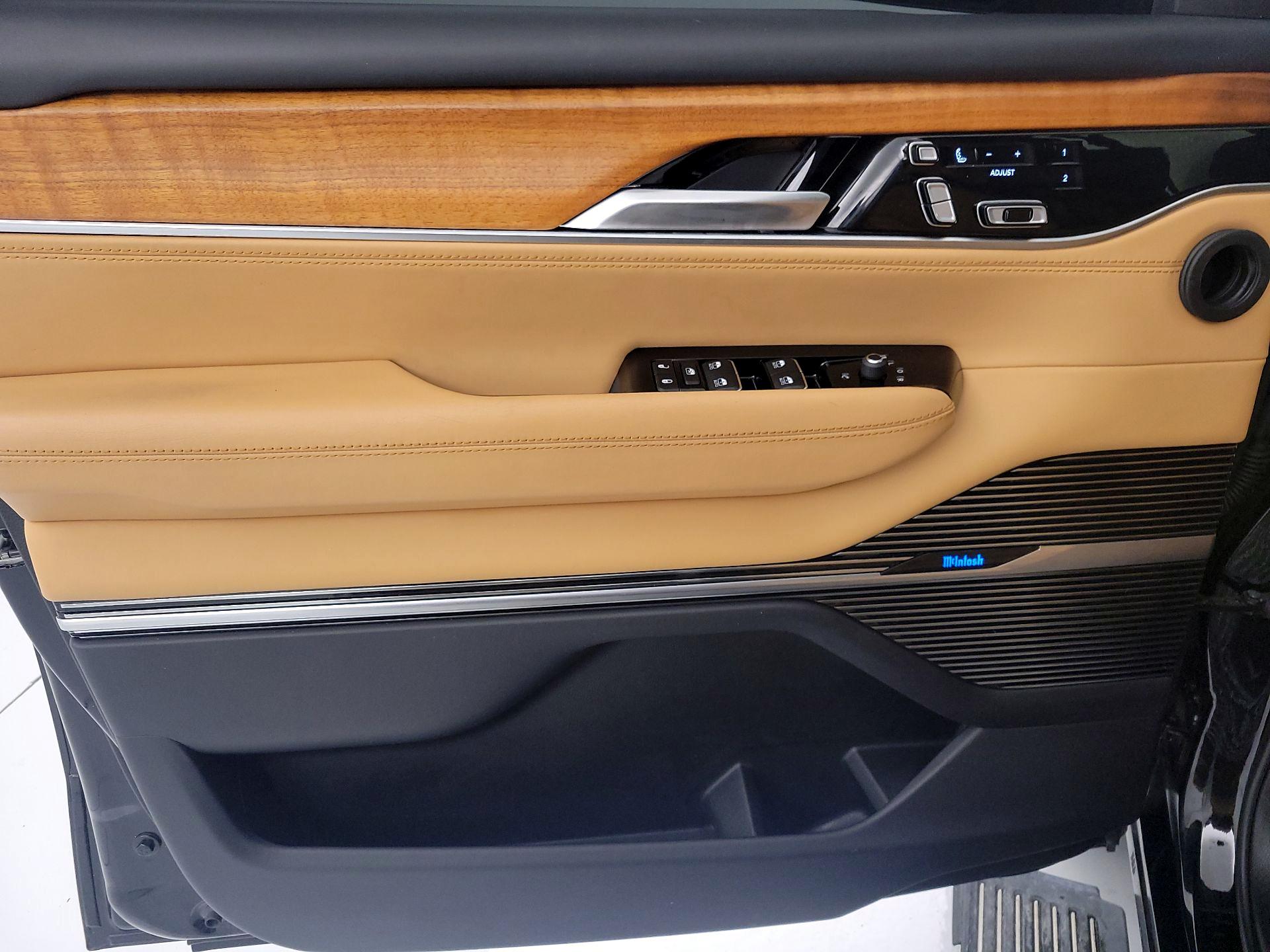 Thumbnail: 2022 Jeep Grand Wagoneer - 10