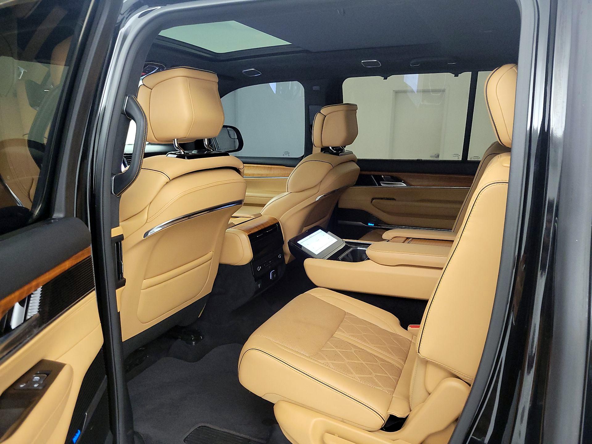 Thumbnail: 2022 Jeep Grand Wagoneer - 17